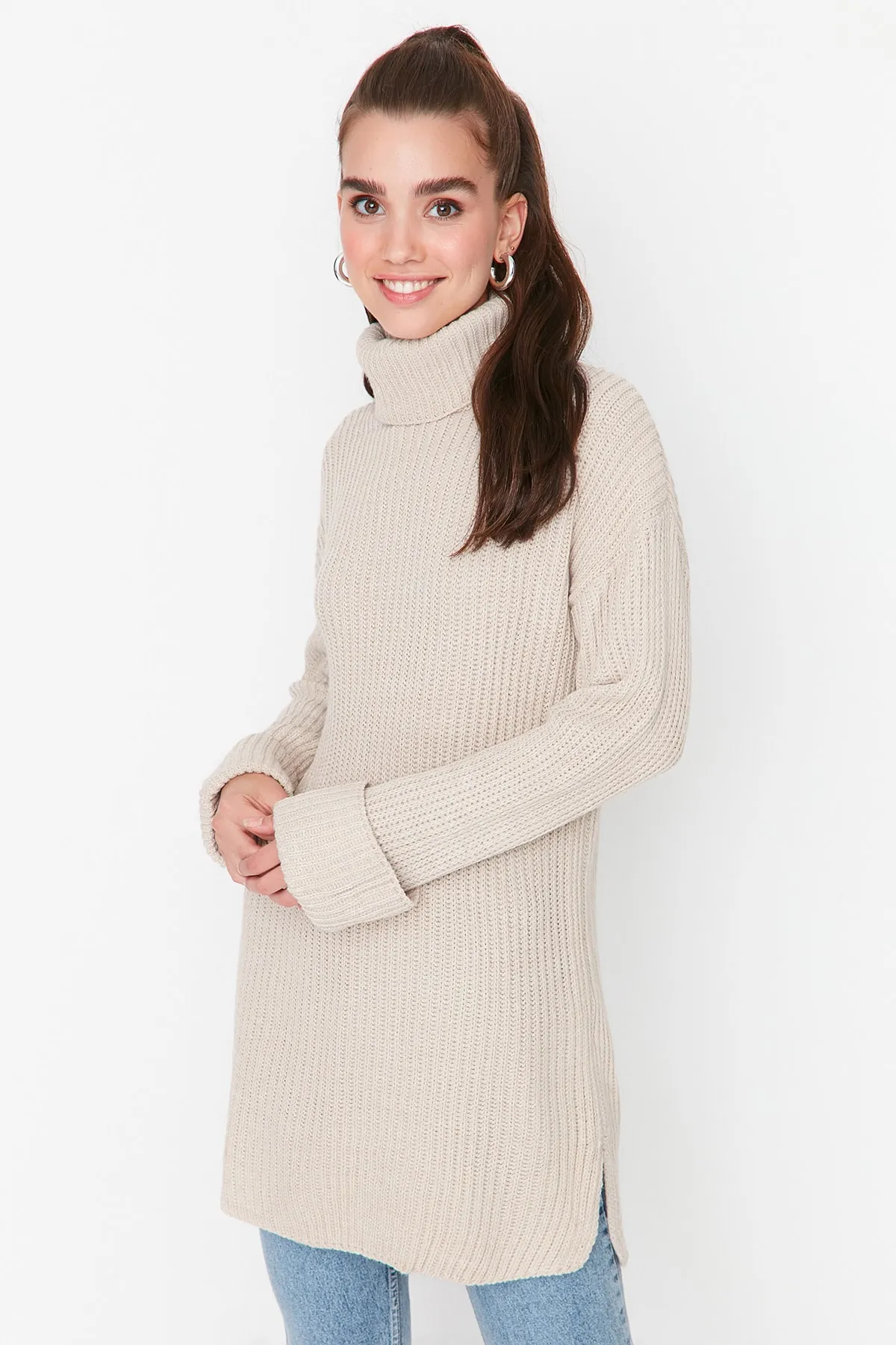 Trendyol Modest  Rollkragenpullover in Ecru TCTAW23KZ00005