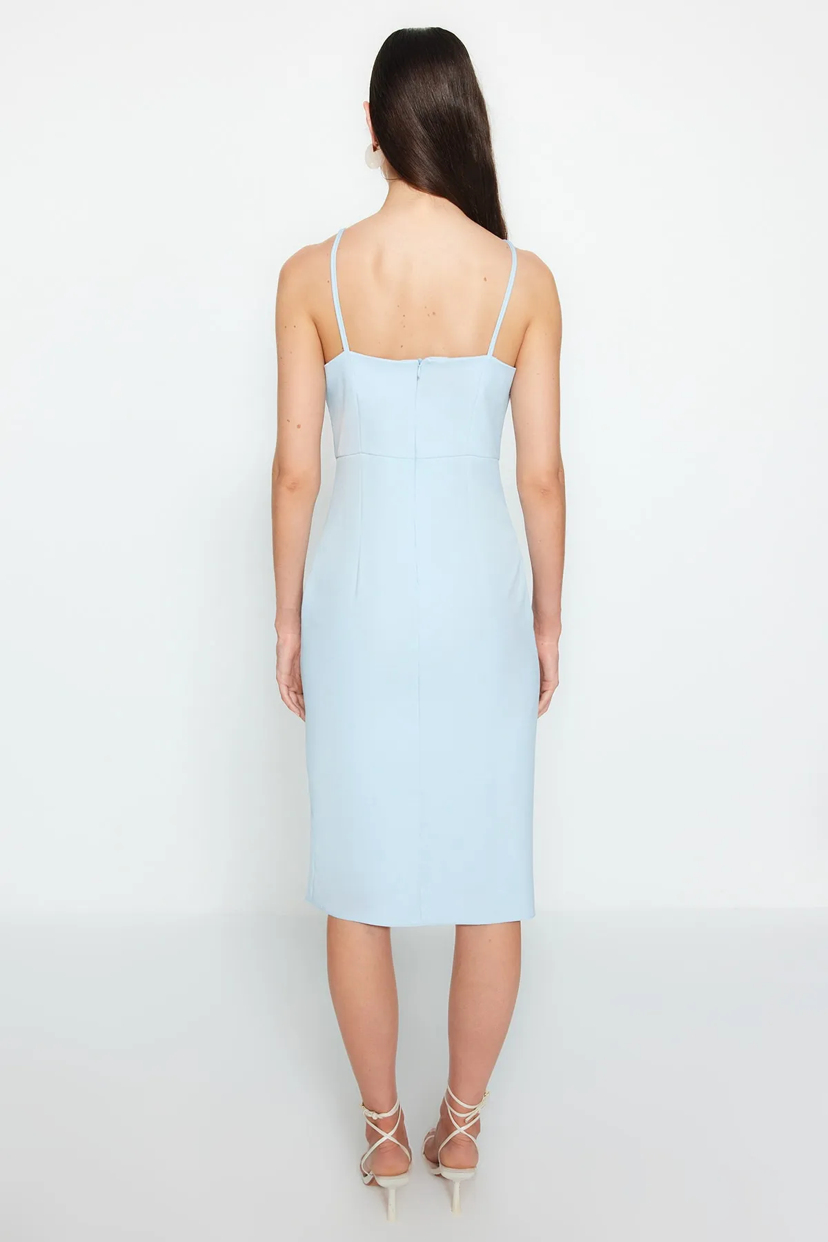 Trendyol Collection  Blaues Body-Wickelkleid mit Schlitz und Neckholder und gewebtem Midikleid TWOSS19BB0501