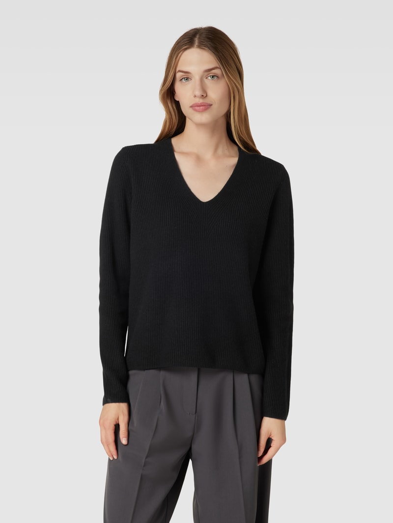Strickpullover mit V-Ausschnitt in schwarz