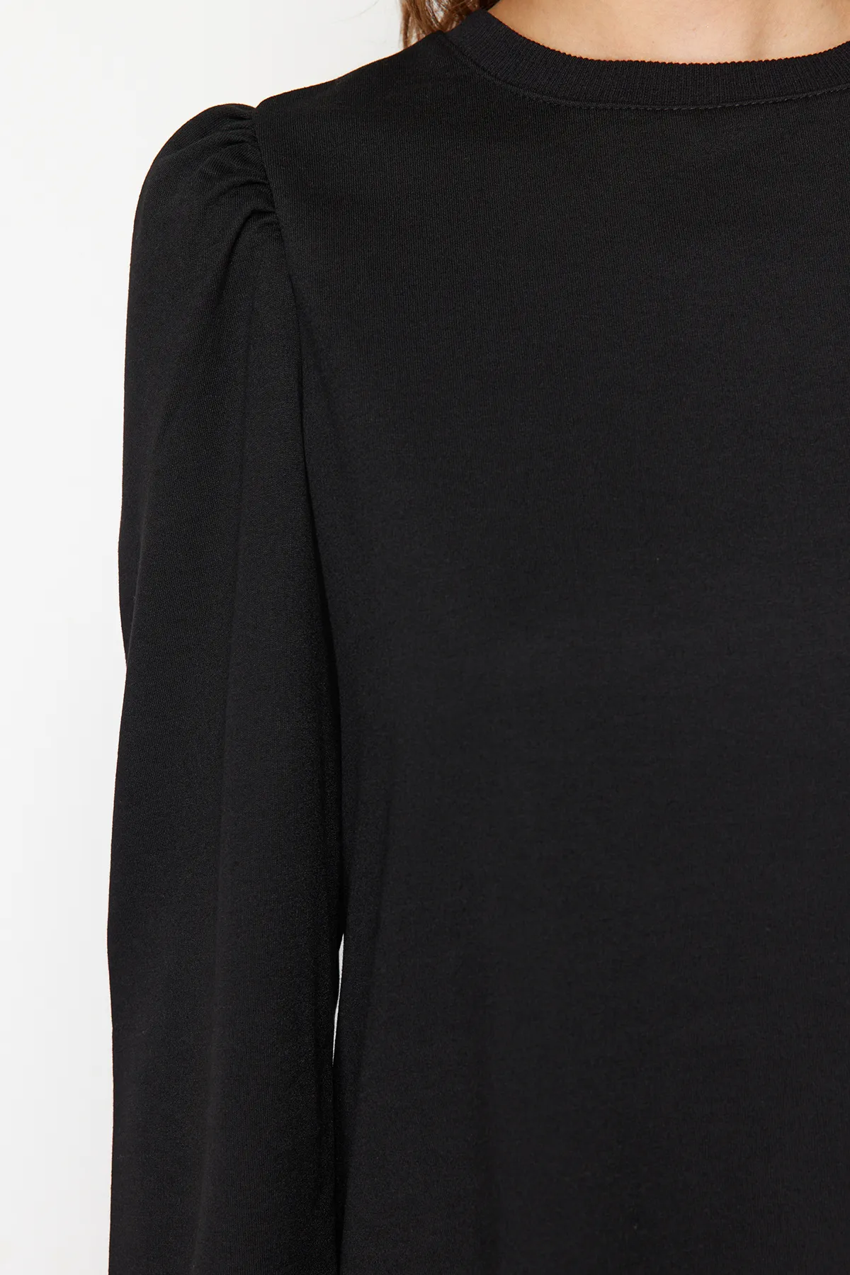 Trendyol Modest  Schwarze Strick-Tunika mit Rundhalsausschnitt und Schlitz und Ärmeldetail TCTSS21TN0257