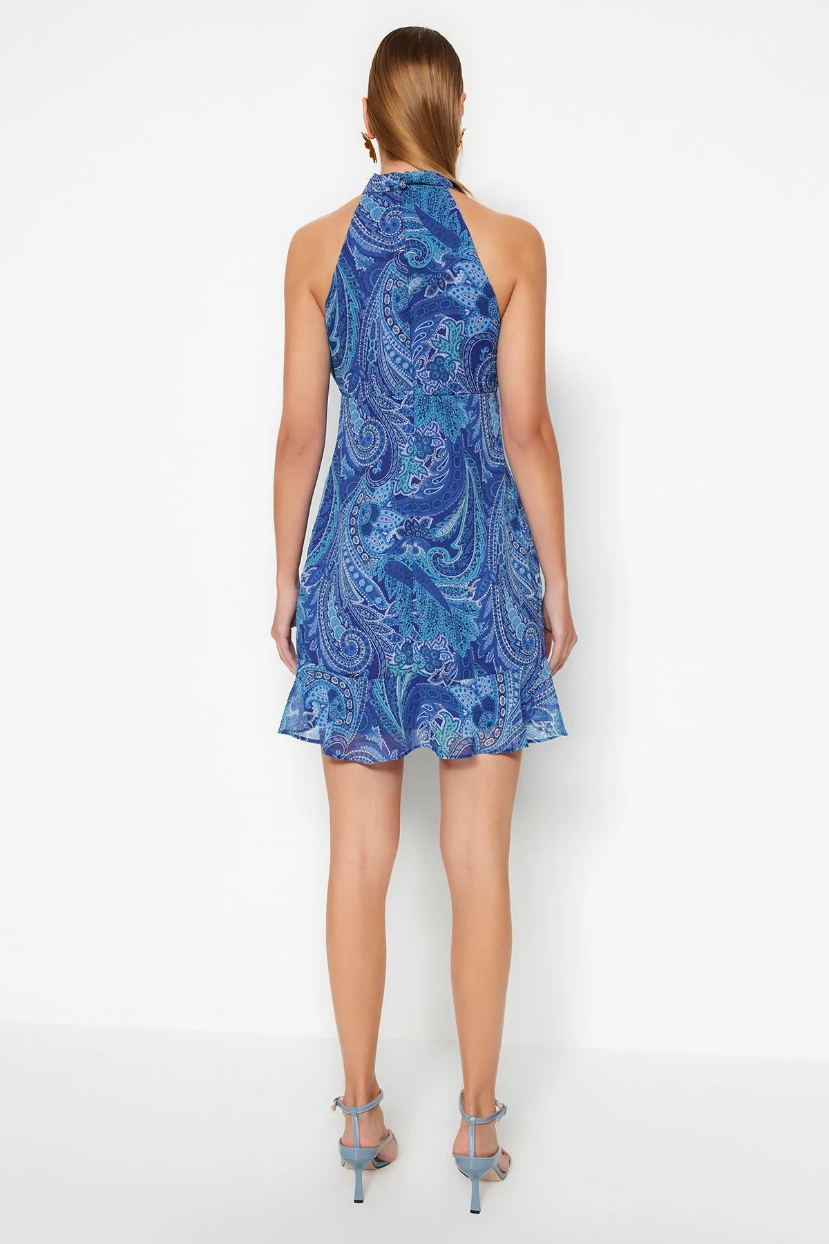 Trendyol Collection  Blaues, bedrucktes Neckholder-Minikleid aus Webstoff mit Futter TWOSS23EL02293