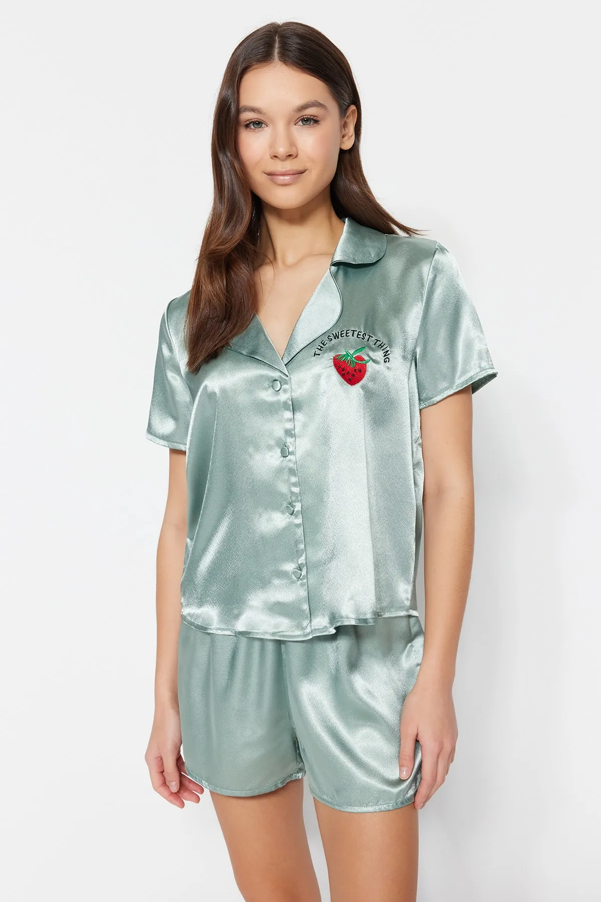 Trendyol Collection  Mintfarben besticktes Satin-Hemd-Shorts-Pyjama-Set aus Webstoff THMSS22PT0395