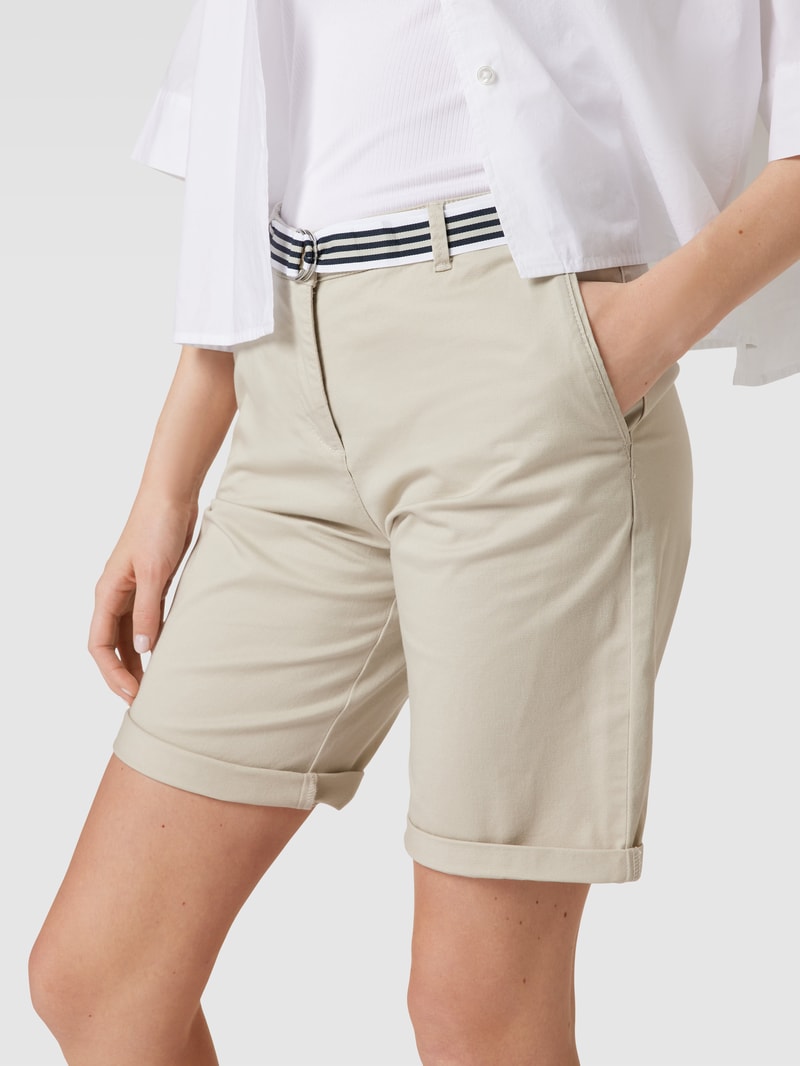 Chino-Shorts mit Leistentasche in sand