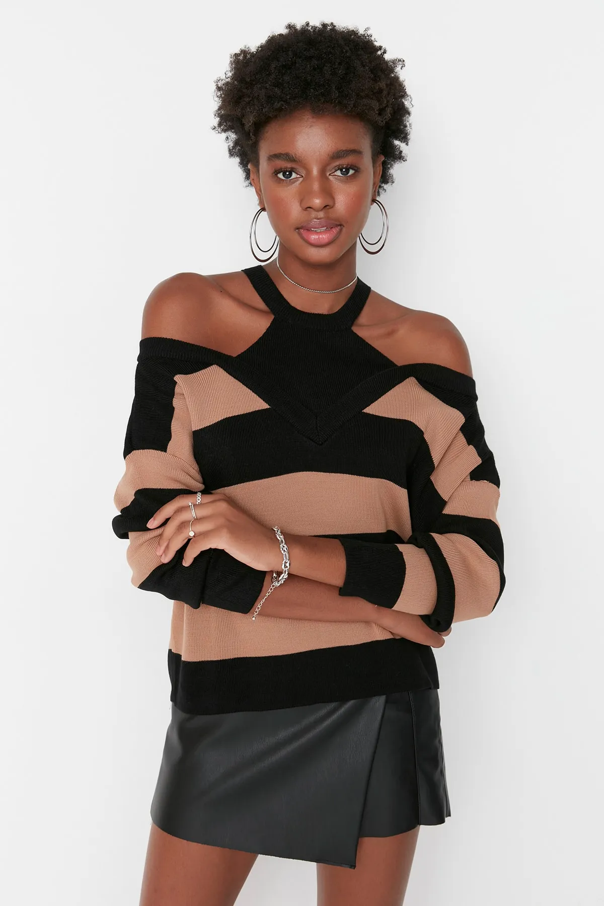 Trendyol Collection  Schwarz gestreifter Strickpullover TWOAW22KZ0521