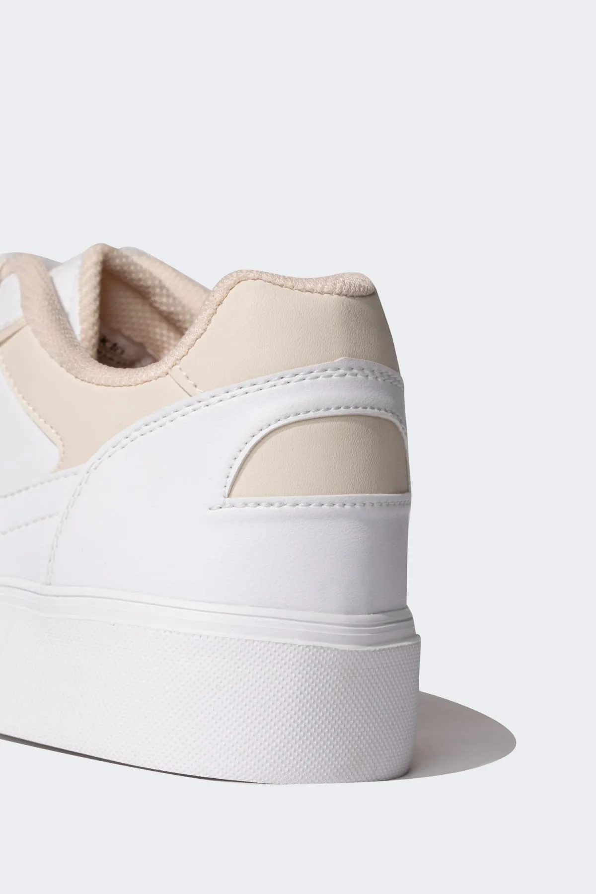 DeFacto  Damen-Sneakers mit flacher Sohle und Schnürung aus Kunstleder B9720axns