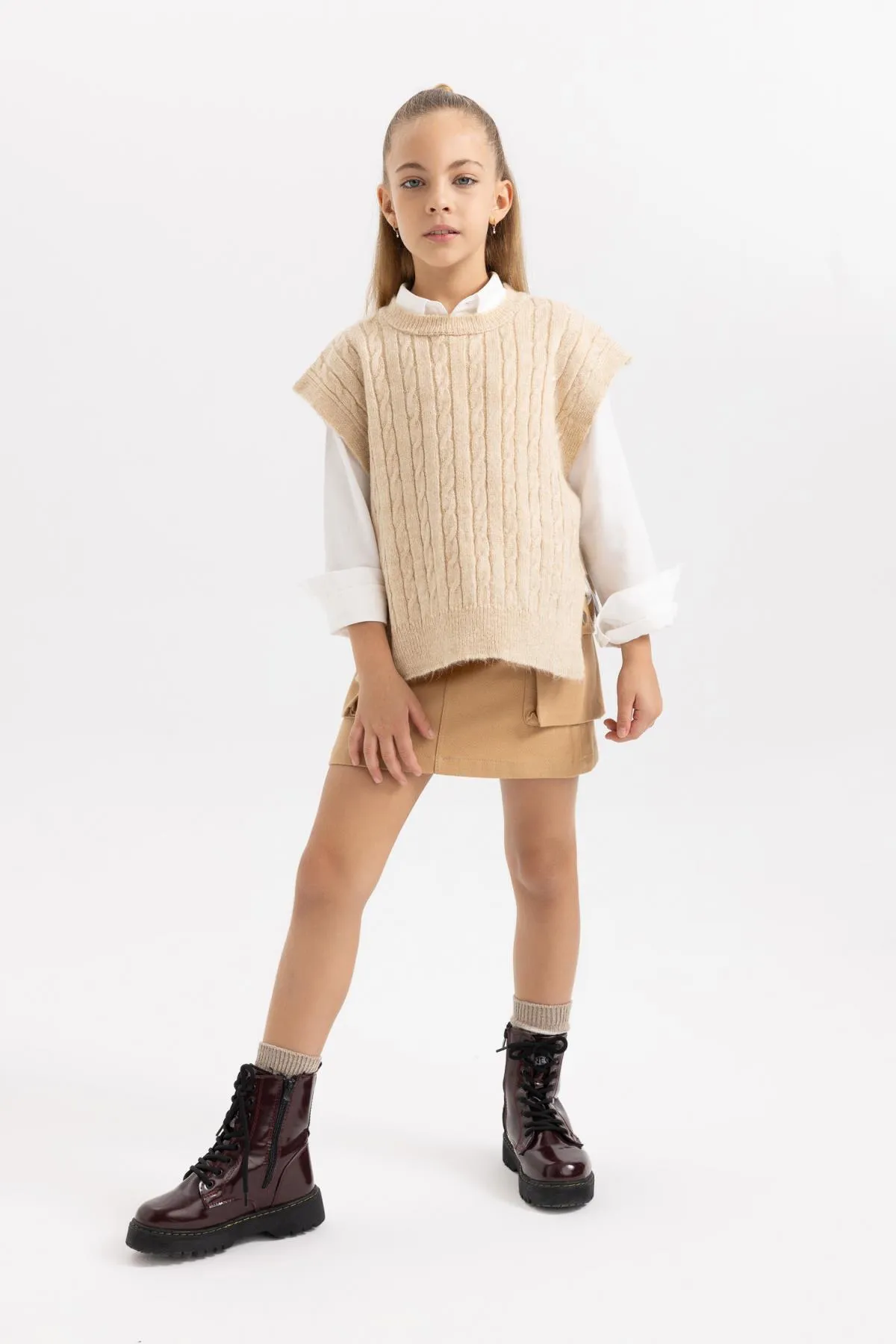 DeFacto  Strickpullover für Mädchen mit normaler Passform und Rundhalsausschnitt