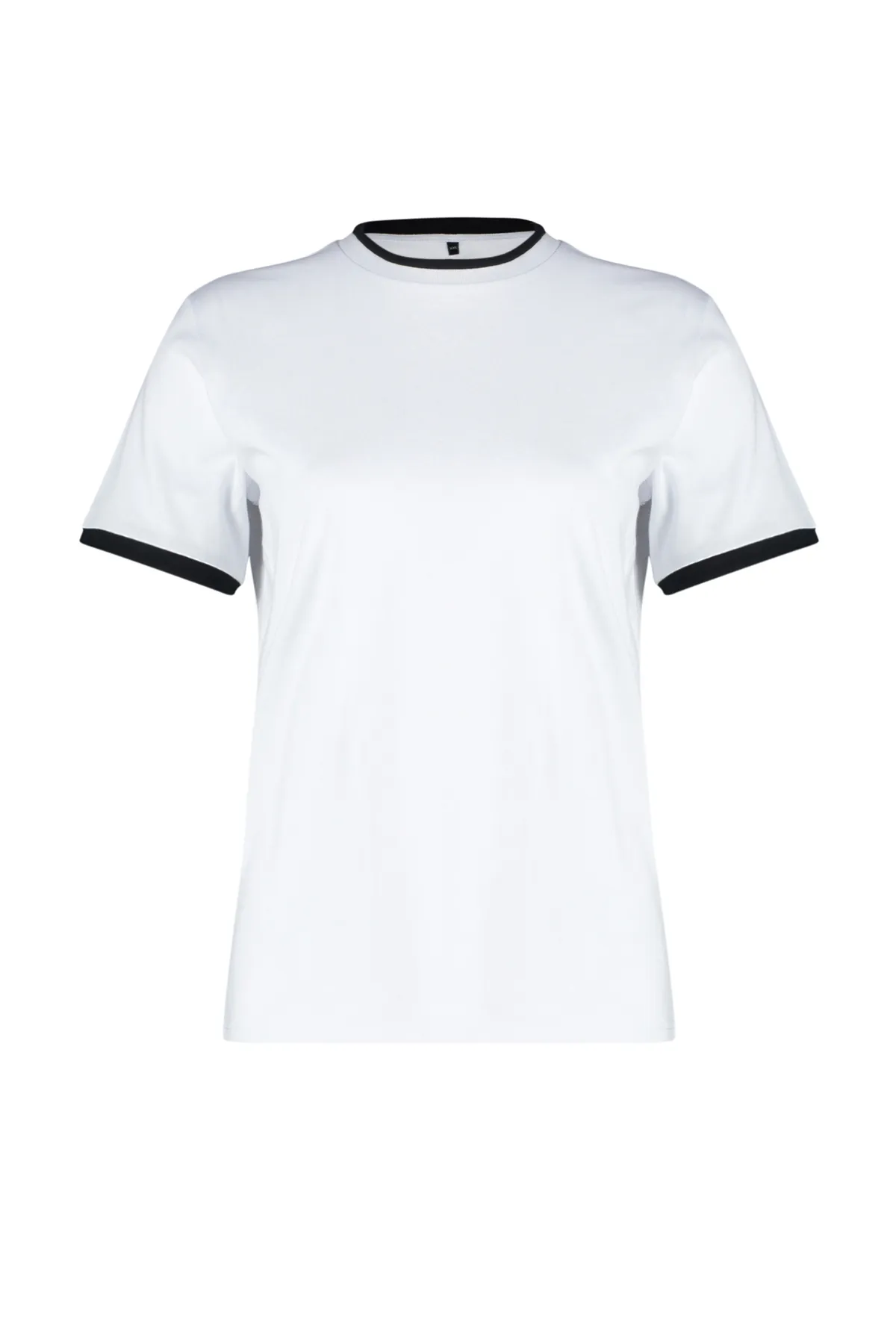 Trendyol Curve  Weißes Boyfriend-Strick-T-Shirt mit Farbblockdetails TBSSS24BF00012