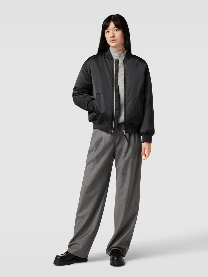 Bomberjacke in Satin-Optik in schwarz