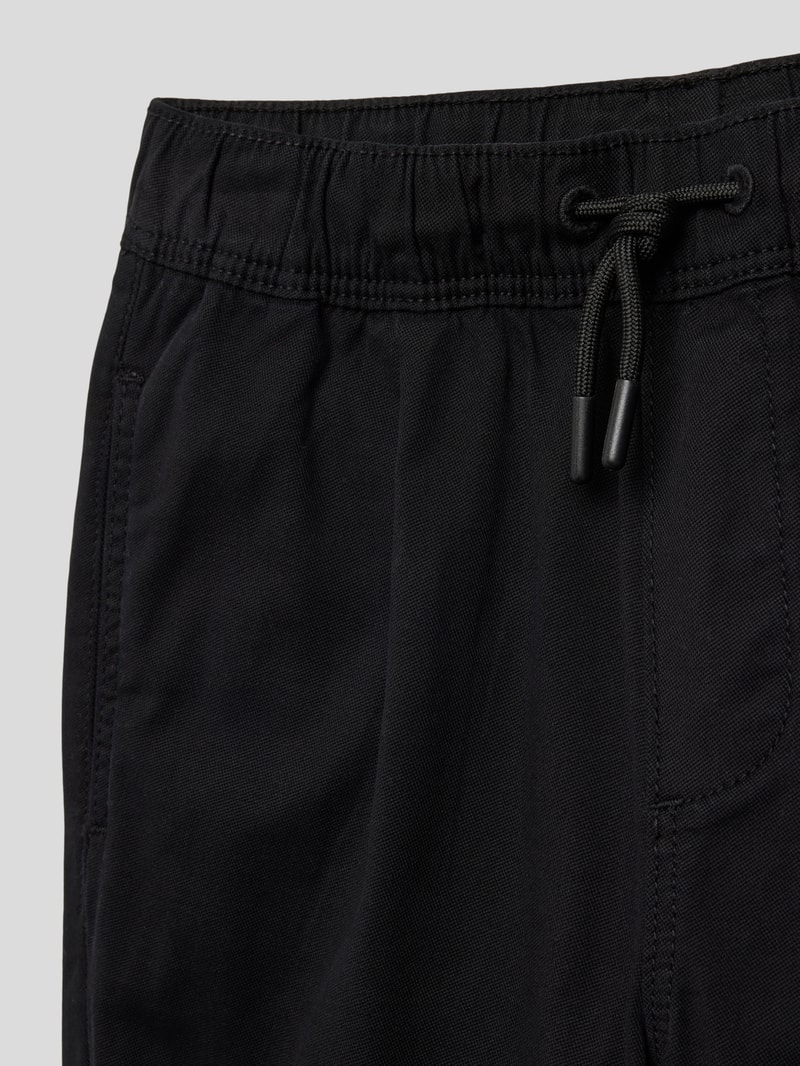 Stoffhose mit elastischem Bund in schwarz