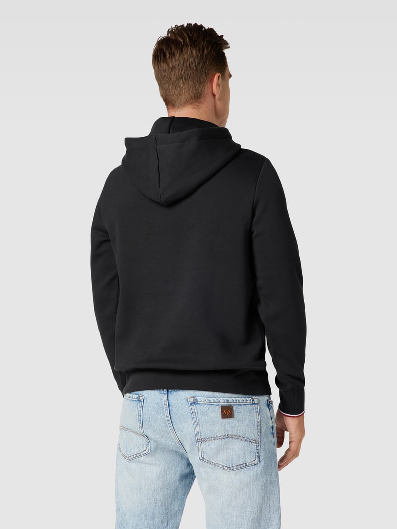 Hoodie mit Känguru-Tasche in schwarz