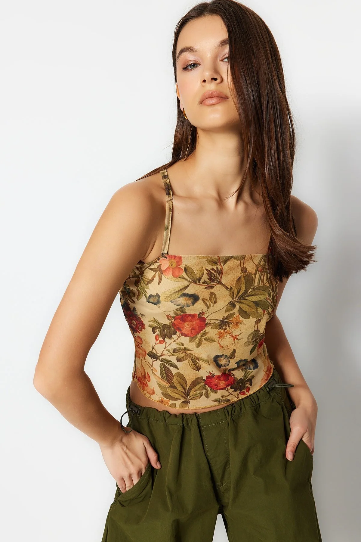 Trendyol Collection  Mehrfarbige, floral gemusterte, taillierte, bauchfreie, gefütterte Strickbluse aus dehnbarem Tüll TWOSS23BZ00710