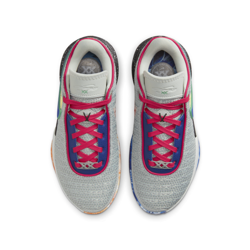 Nike LeBron XX DQ8651-002 / grau