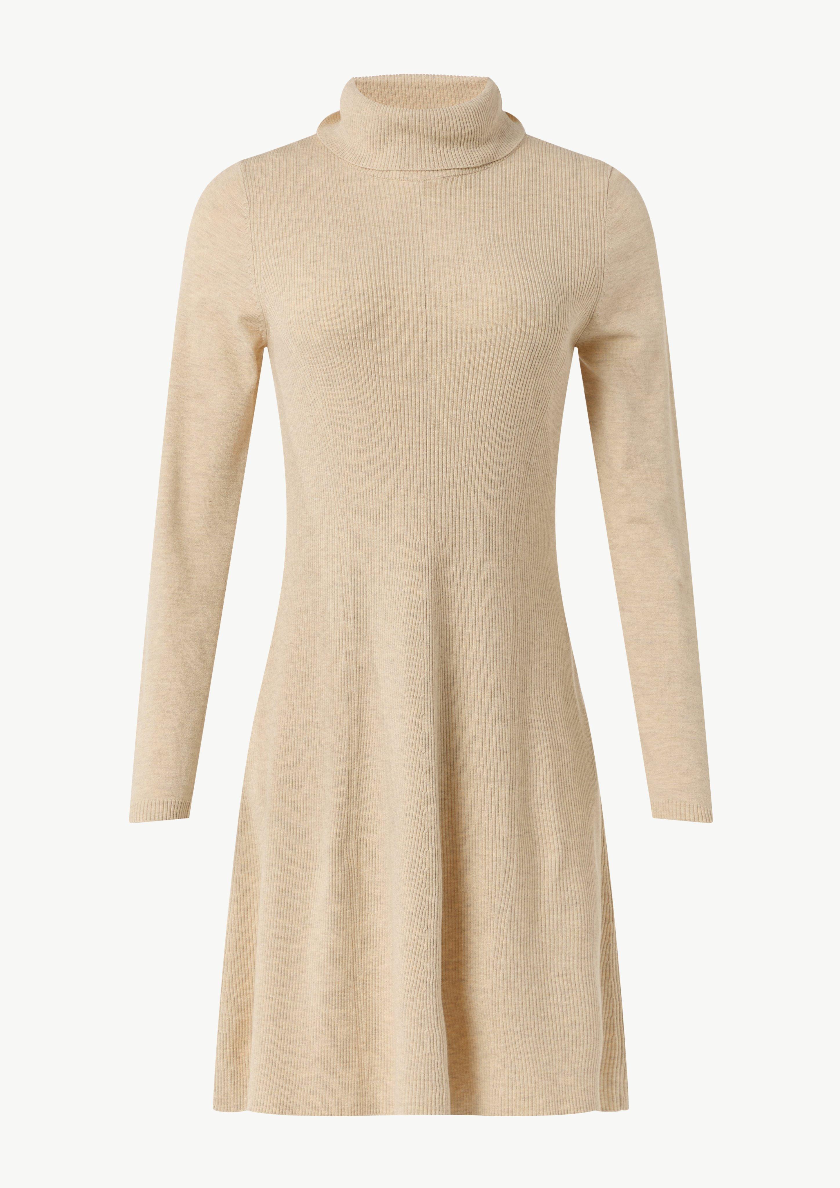 Ausgestelltes Rippstrickkleid mit Turtleneck - beige