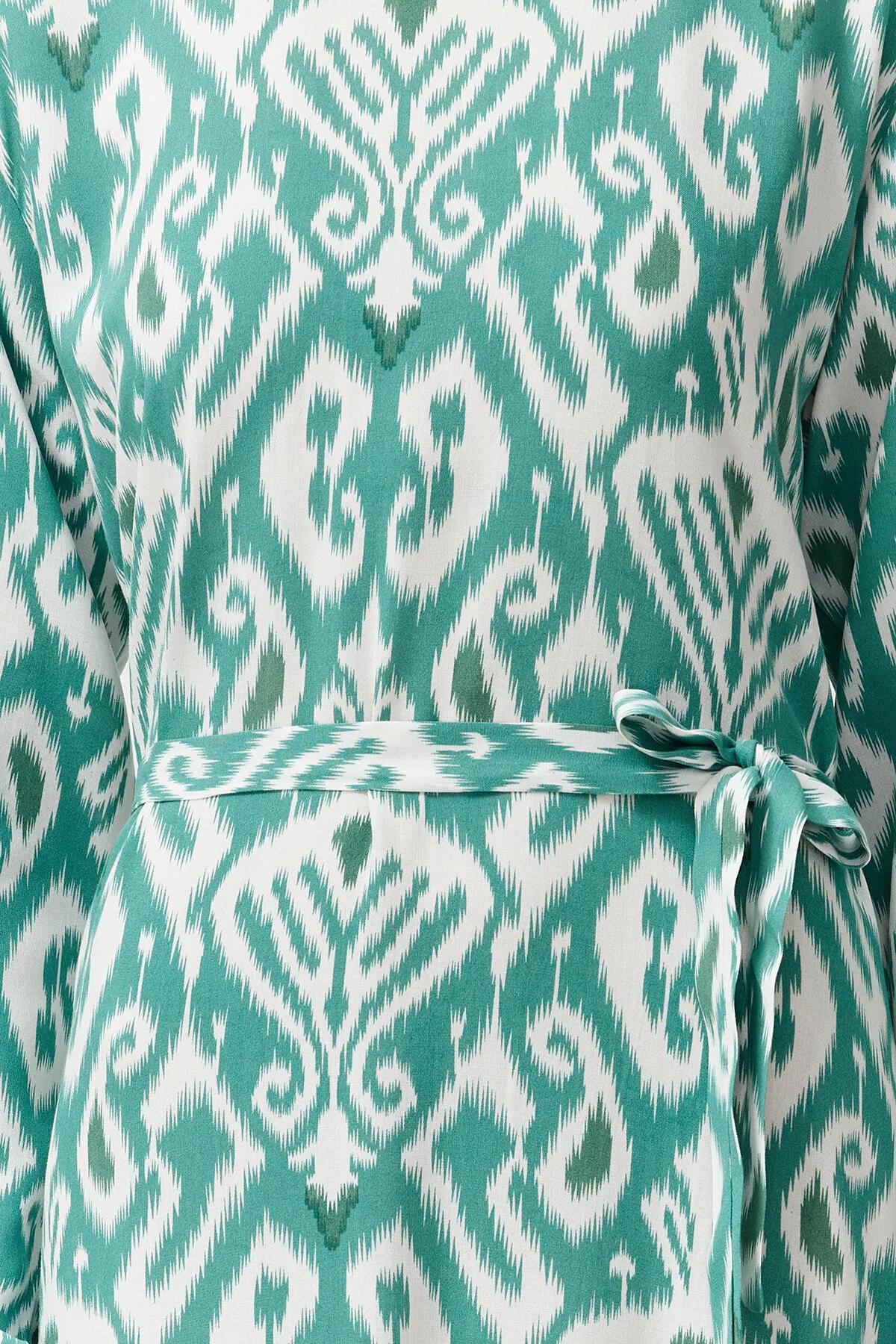 Trendyol Modest  Grünes Kleid aus Viskosegewebe mit Schalkragen und Gürtel TCTSS24EB00240