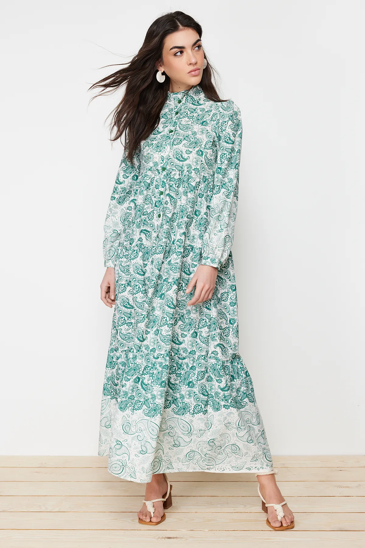 Trendyol Modest  Blaues, gewebtes Hemdkleid mit ethnischem Muster und vorherrschendem Kragen in Leinenoptik TCTSS23EB00286