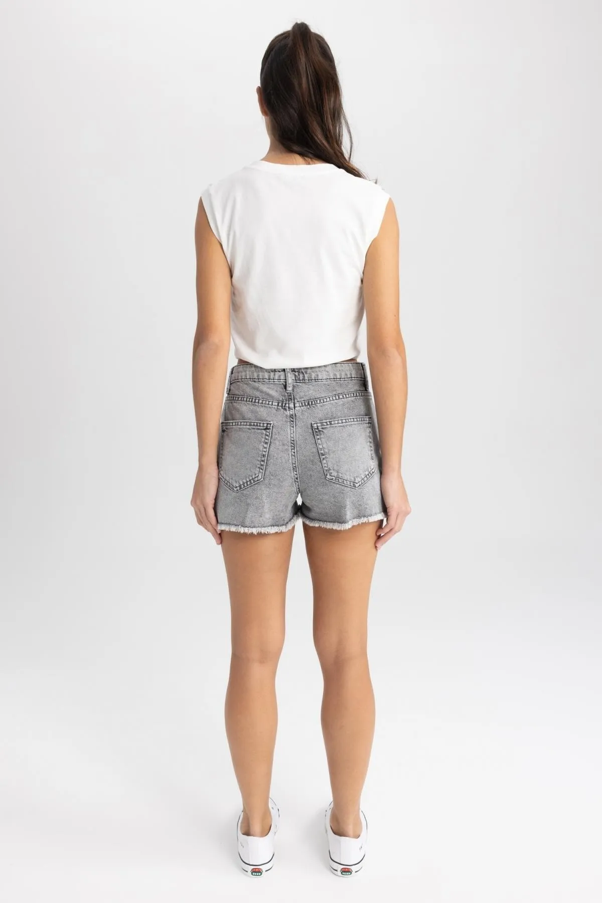 DeFacto  Jeansshorts mit normaler Taille und Cut-Out-Spitze, 100 % Baumwolle, A2603ax23sm
