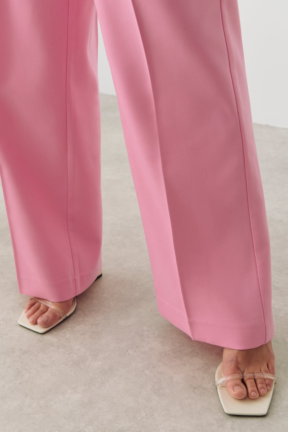 Low waist trousers