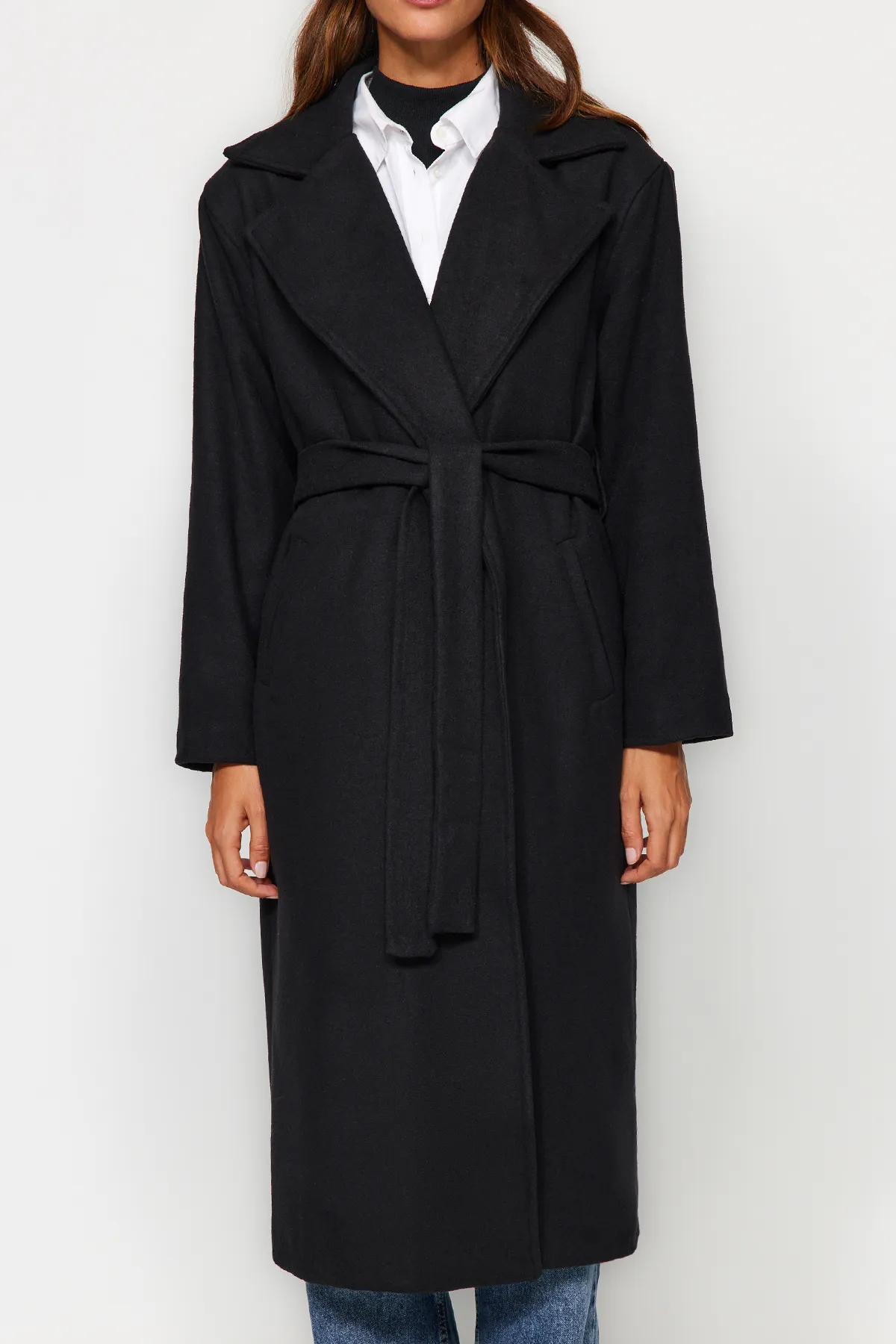 Trendyol Modest  Schwarzer, langer, gefütterter Kaschmirmantel mit Gürtel TCTAW24AB00035