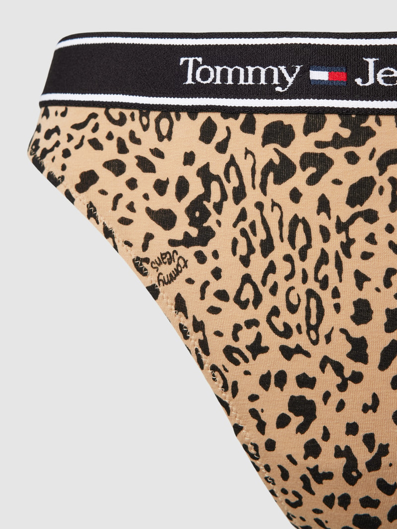 String mit Animal-Print in camel