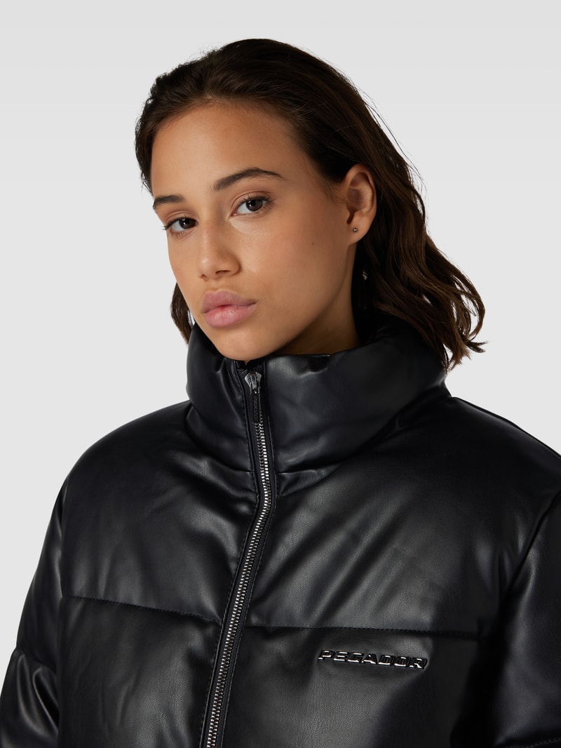 Steppjacke mit Stehkragen in schwarz