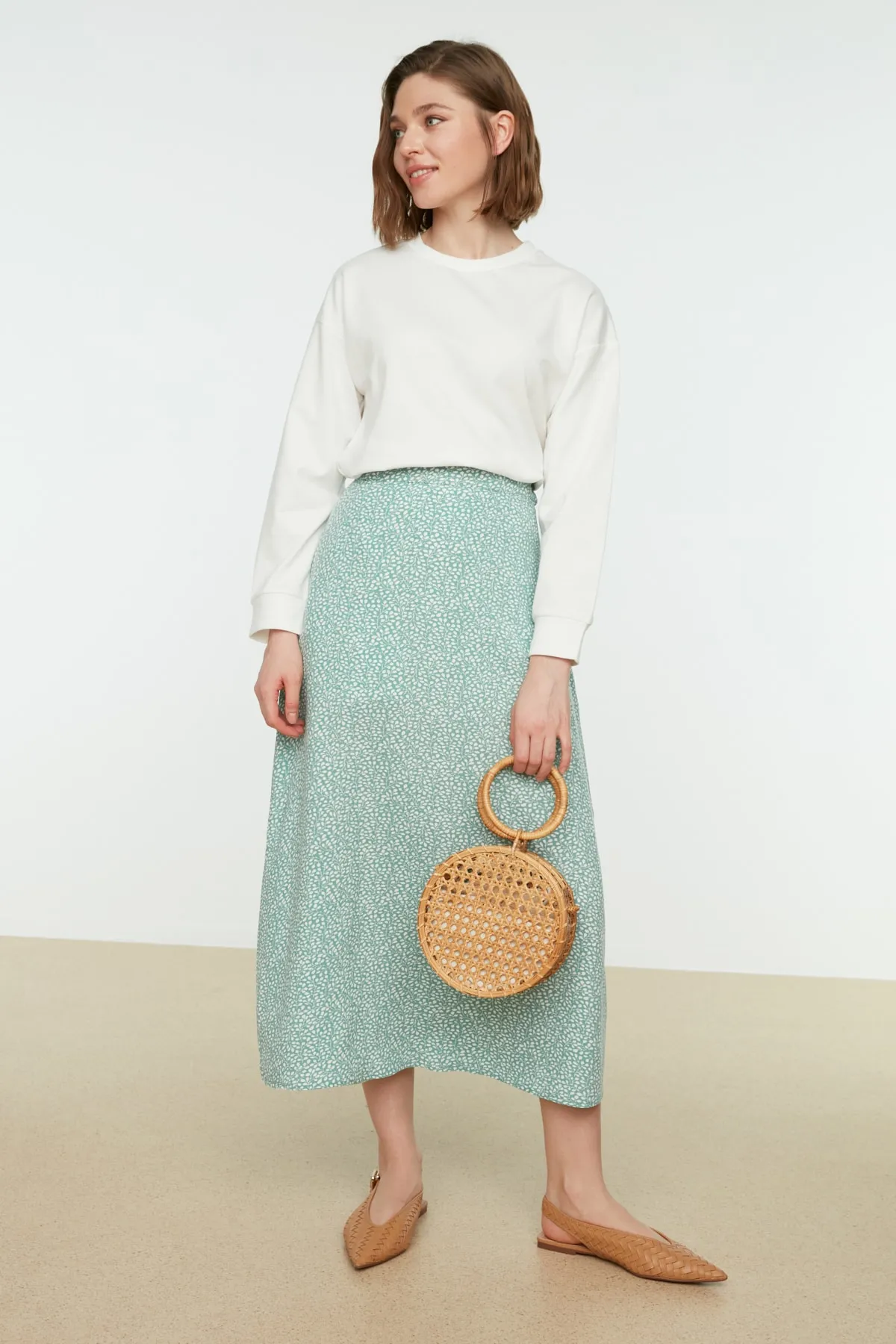 Trendyol Modest  Mintgrüner ausgestellter Rock aus Viskosegewebe mit Blumendruck TCTSS21ET0497