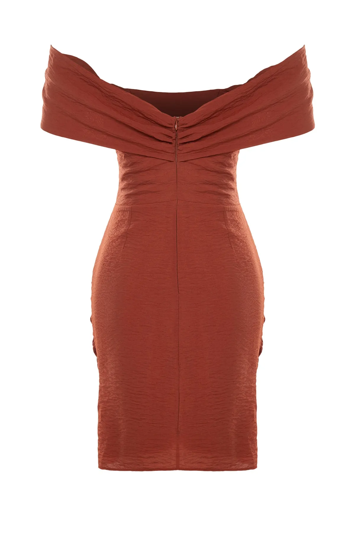 Trendyol Collection  Hellbraunes, figurbetontes, gefüttertes Popeline-Abendkleid TPRSS22EL2025