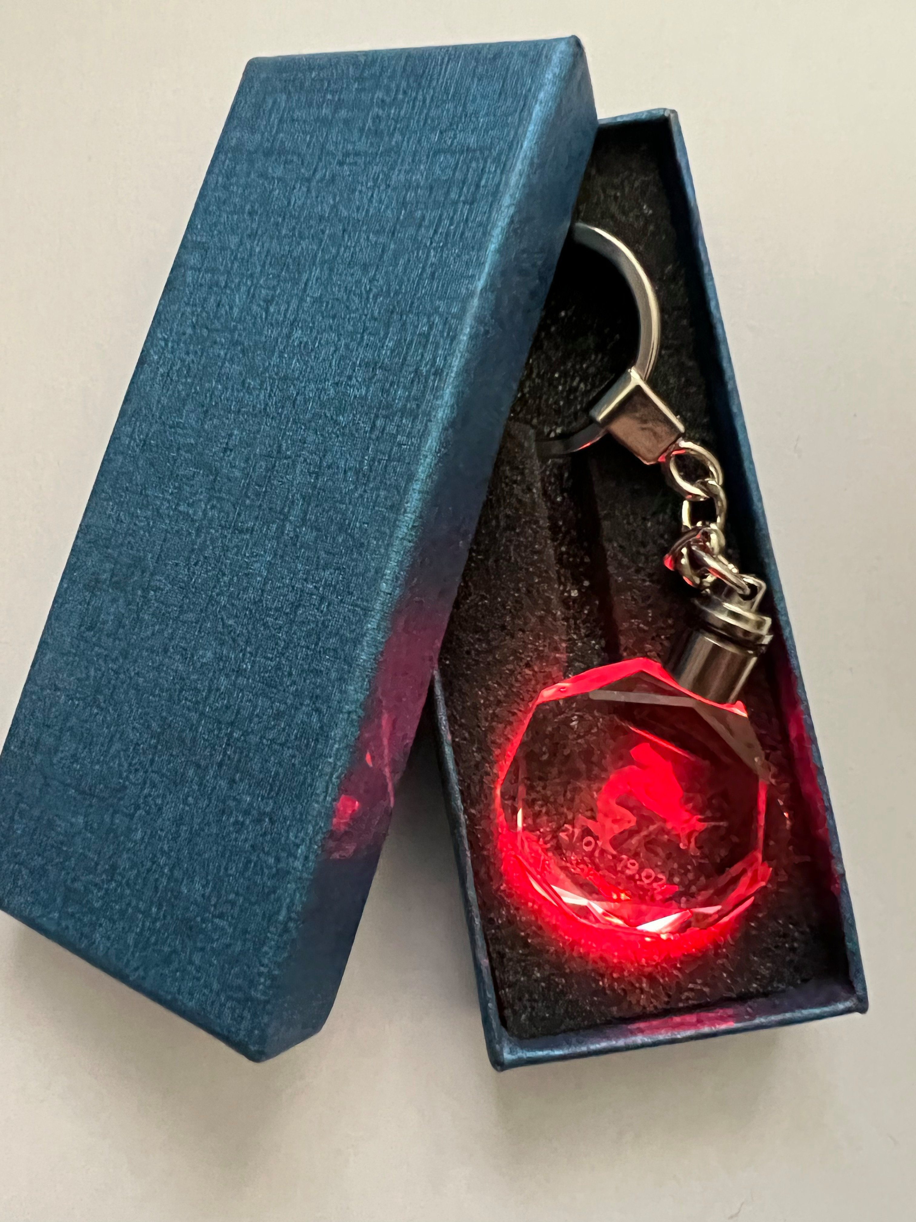 Stelby Schlüsselanhänger Sternzeichen Wassermann Multicolor Schlüsselanhänger mit Geschenkbox