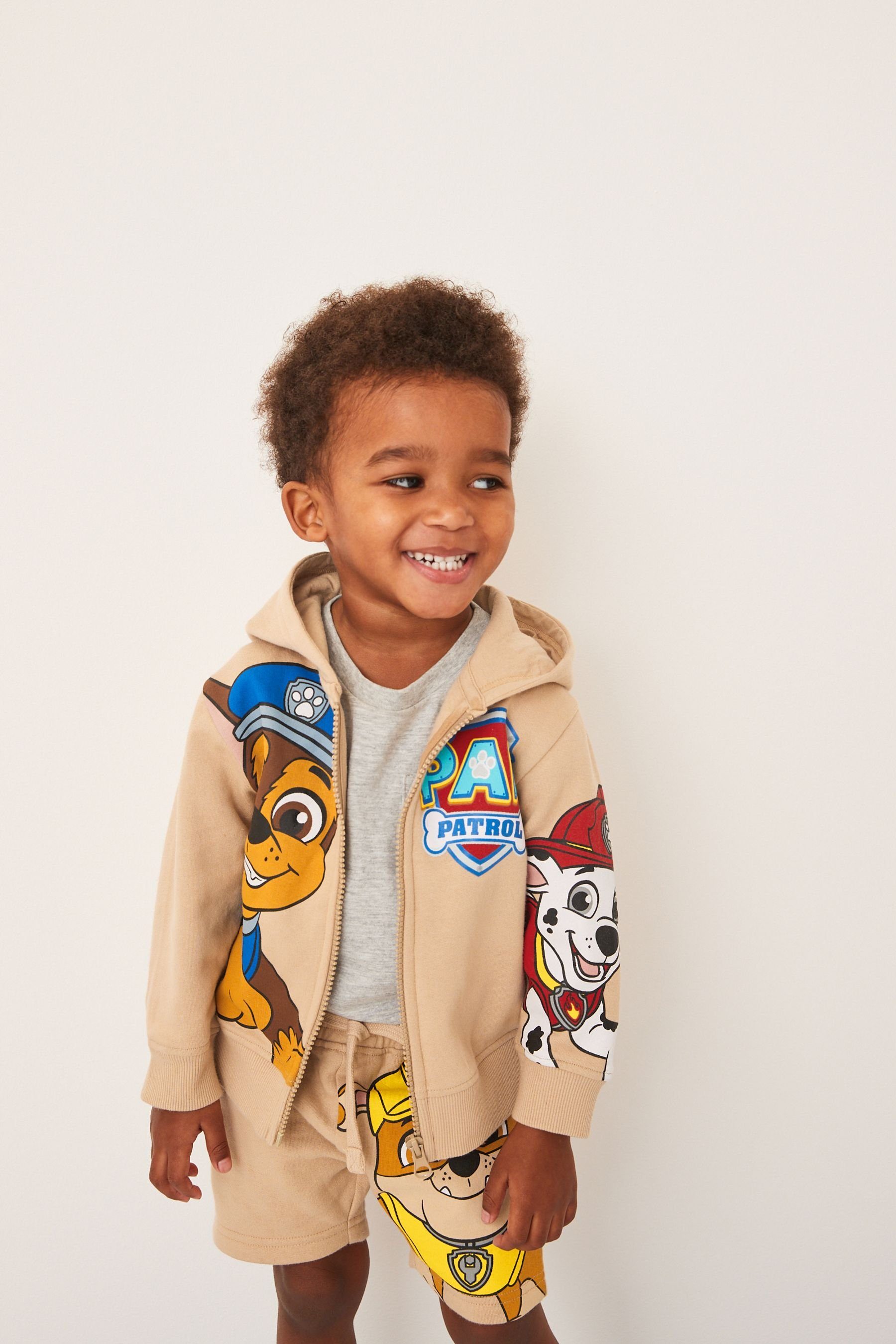 Next Sweatanzug Kapuzenjacke mit Reißverschluss und Shorts im Set (2-tlg)