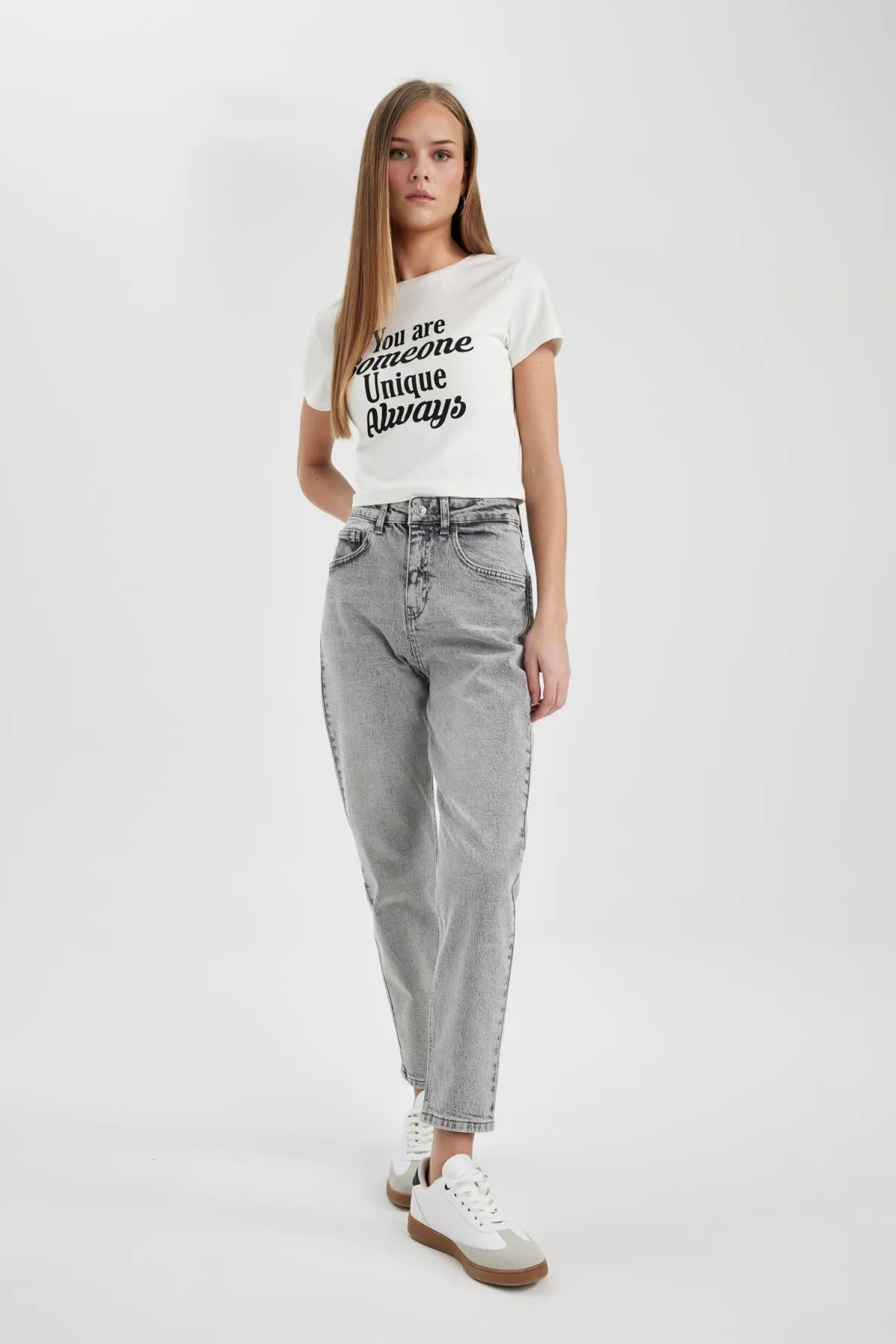 DeFacto  Lina Comfort Mom Fit Hohe, bequeme Passform, leichte, schmale, knöchellange Jeanshose B7039ax24sp