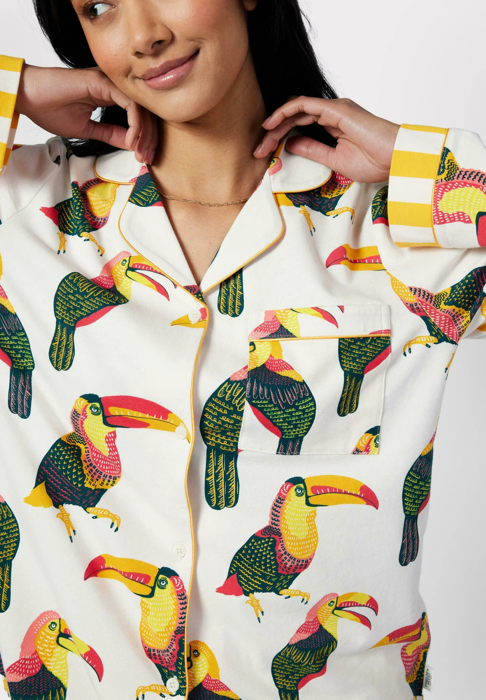 Pijama con estampado de tucán de Chelsea Peers