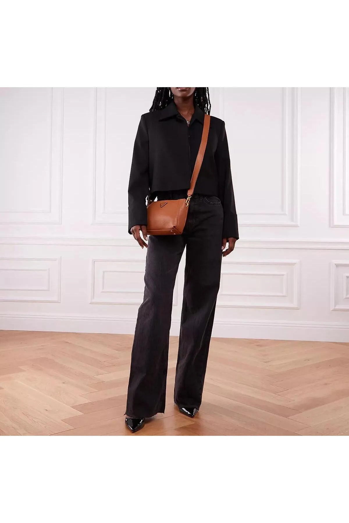 Guess  Laryn Umhängetasche mit Doppelreißverschluss Cognac