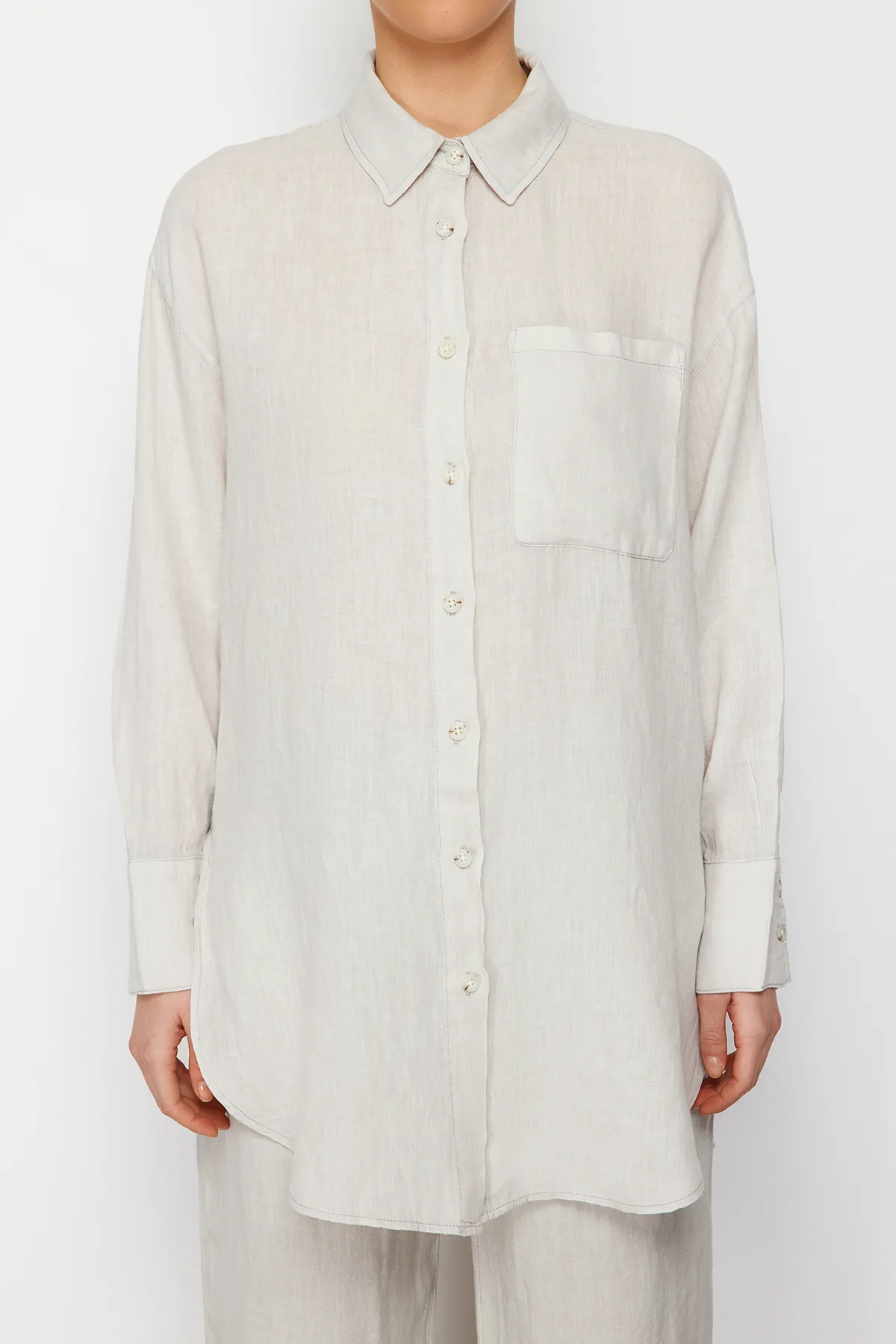 Trendyol Collection  Graues Oversize-Hemd aus 100 % Leinen TWOSS24GO00118