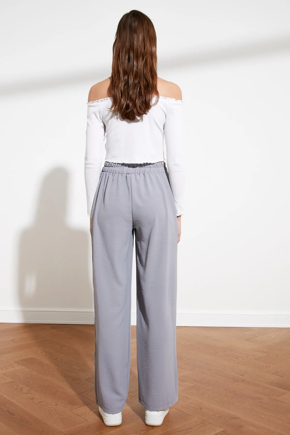Trendyol Collection  Graue Webhose mit weitem Bein und elastischem Bund TWOSS21PL0248
