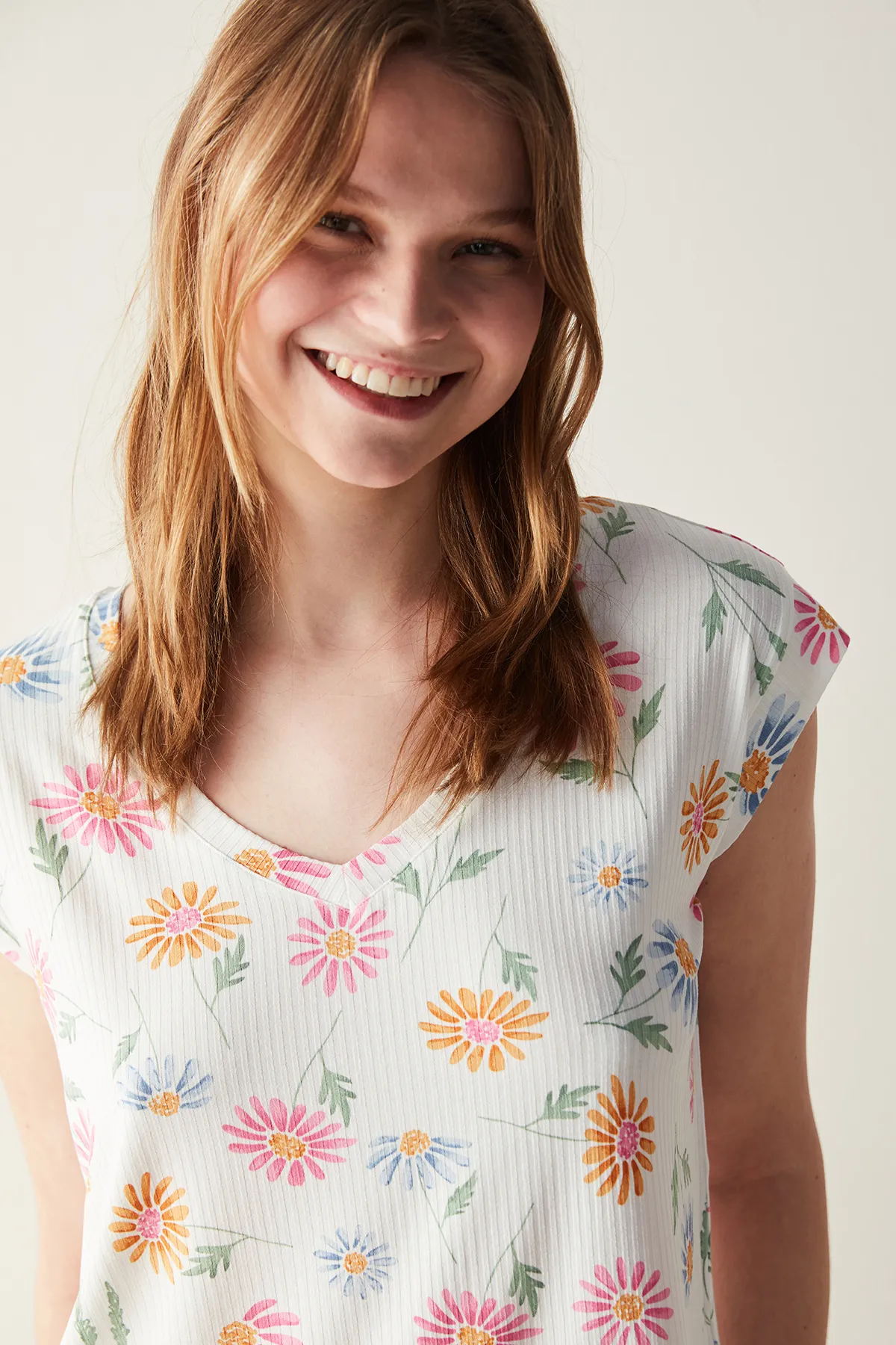 Penti  Cremefarbenes T-Shirt-Pyjama-Oberteil mit Flora-Print