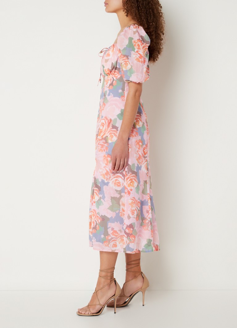 Vestido midi con estampado floral y abertura de Chi Chi London