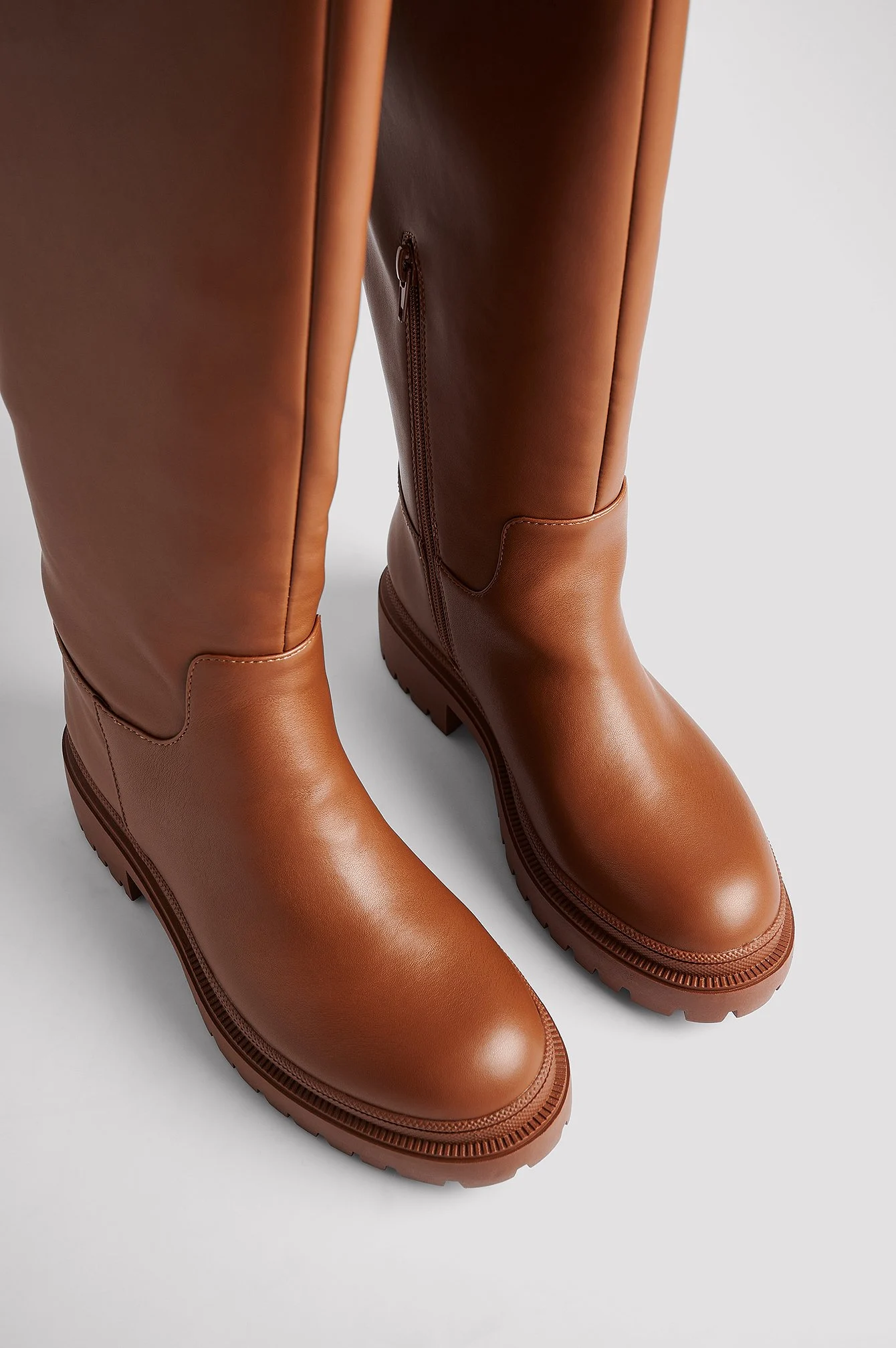 Schaft-Stiefel mit Profil-Sohle