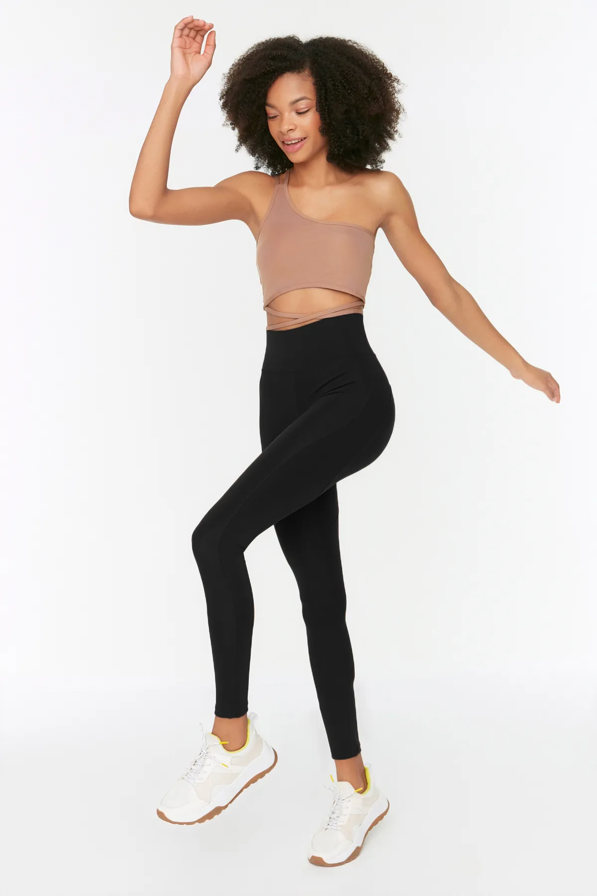 Trendyol Collection  Schwarze, gestrickte Sport-Leggings mit Push-Up-Effekt in voller Länge TWOAW21TA0030