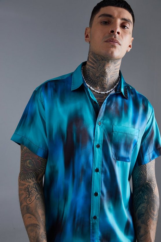 Kurzärmliges kastiges Batik Satin-Hemd