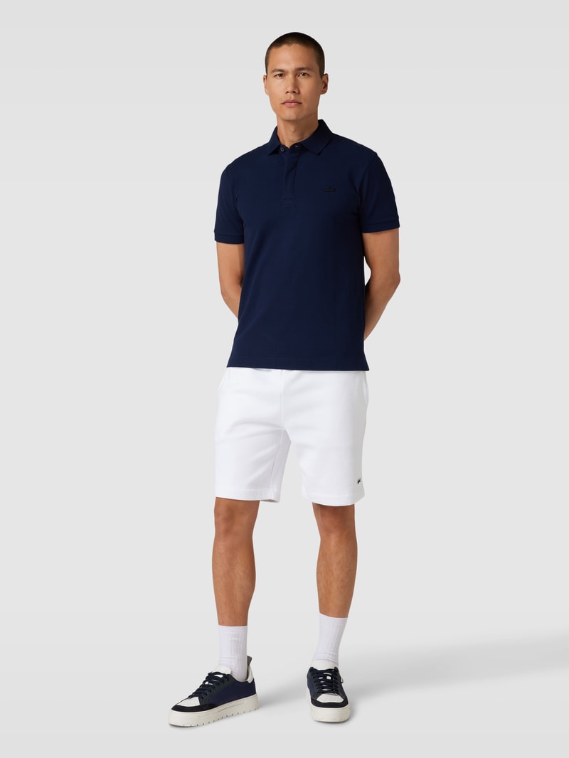 Sweatshorts mit Label-Applikation in weiß