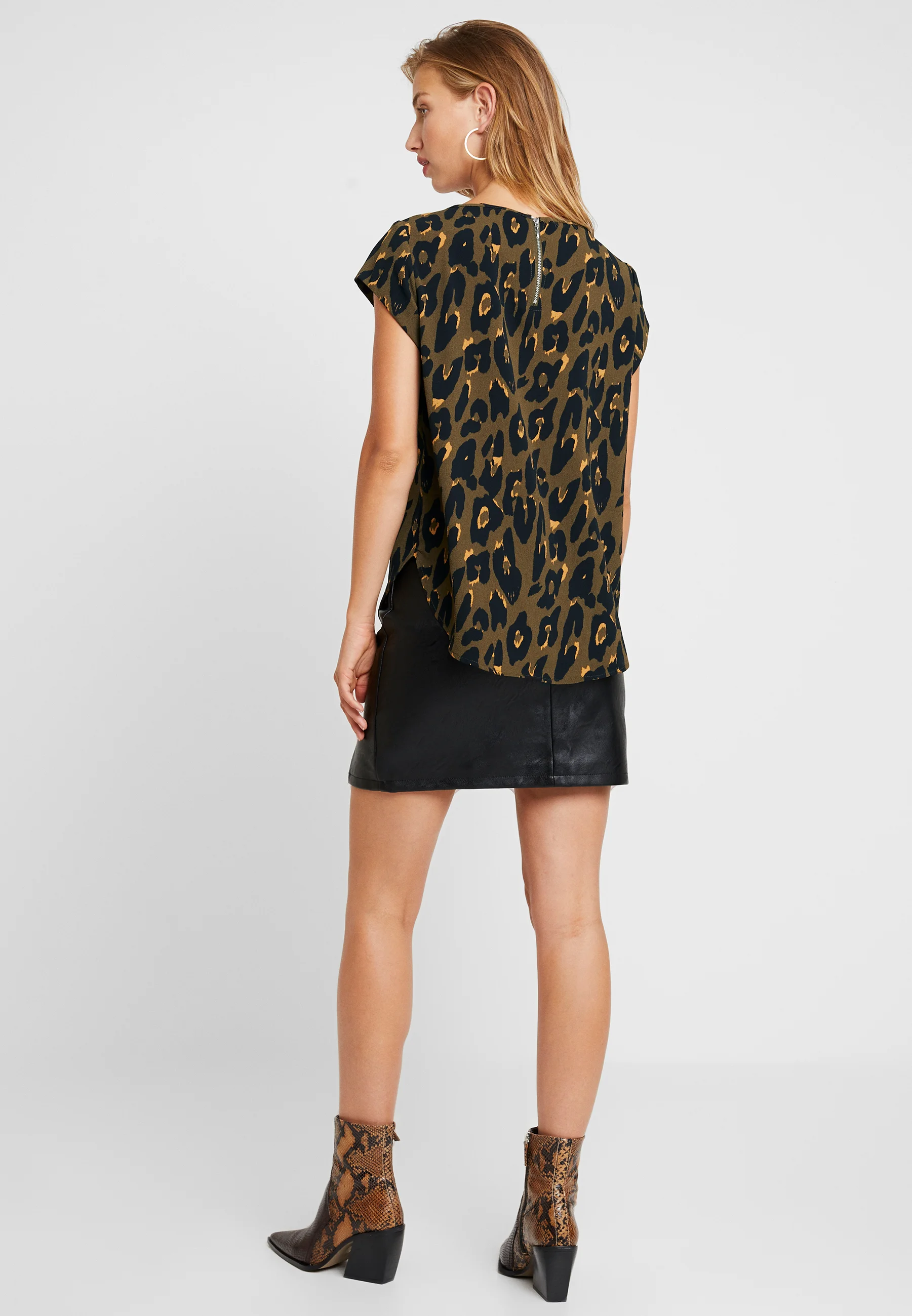 ONLY VIC SS AOP NOOS PTM - Blusa