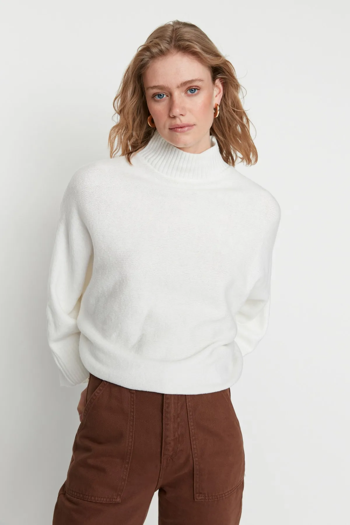 Trendyol Collection  Ecrufarbener, weicher, strukturierter Strickpullover mit weiter Passform TWOAW20KZ1059