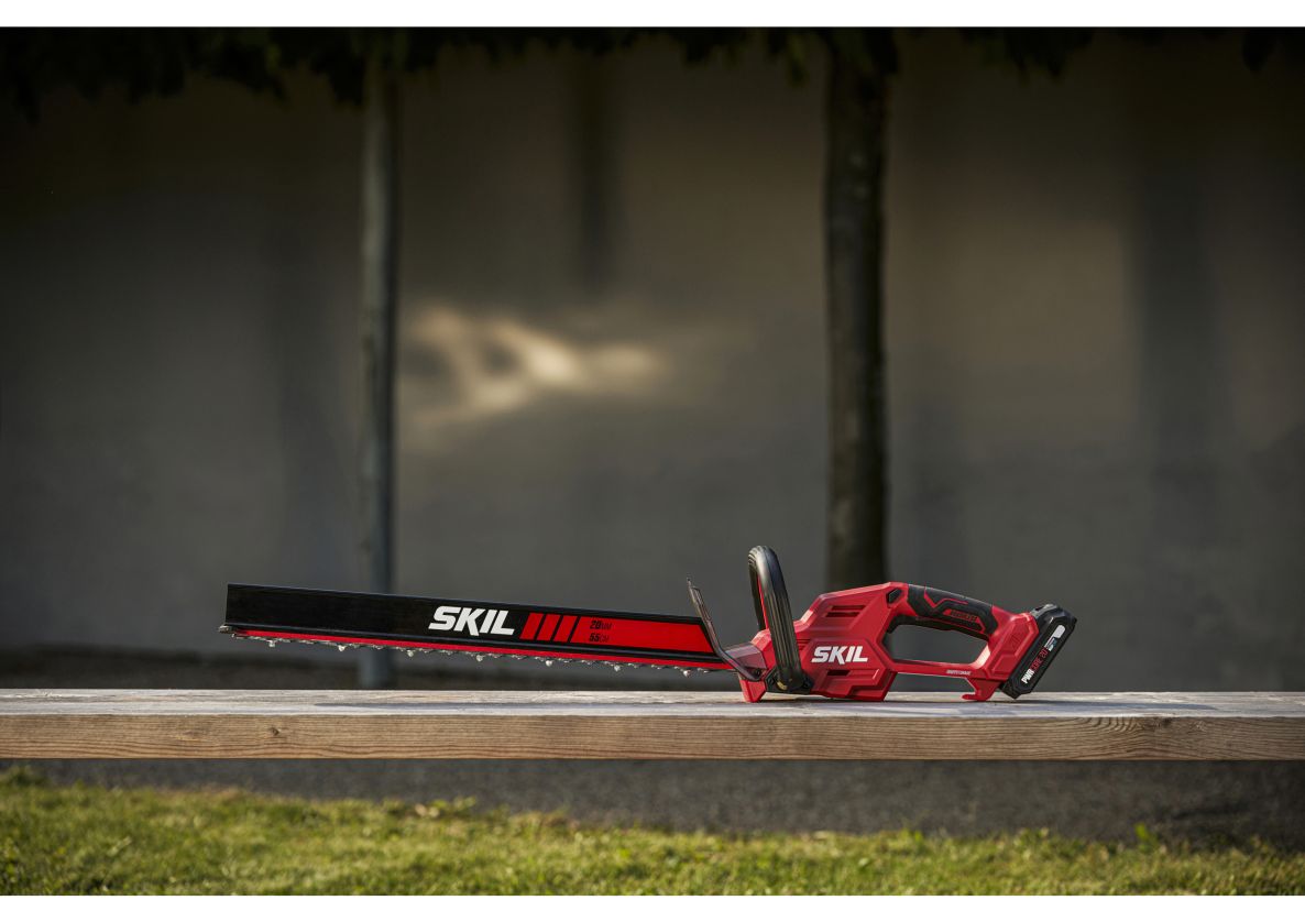 SKIL GH1E0440AA Nožnice na živý plot 55 cm 20 mm 20 V bezuhlíkové vrátane 2,0 Ah batérie a nabíjačky