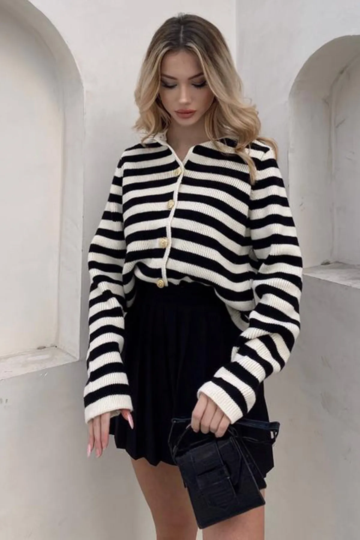 Madmext  Beige gestreifter Baumwoll-Cardigan mit Rundhalsausschnitt und goldenen Knöpfen Mg1605