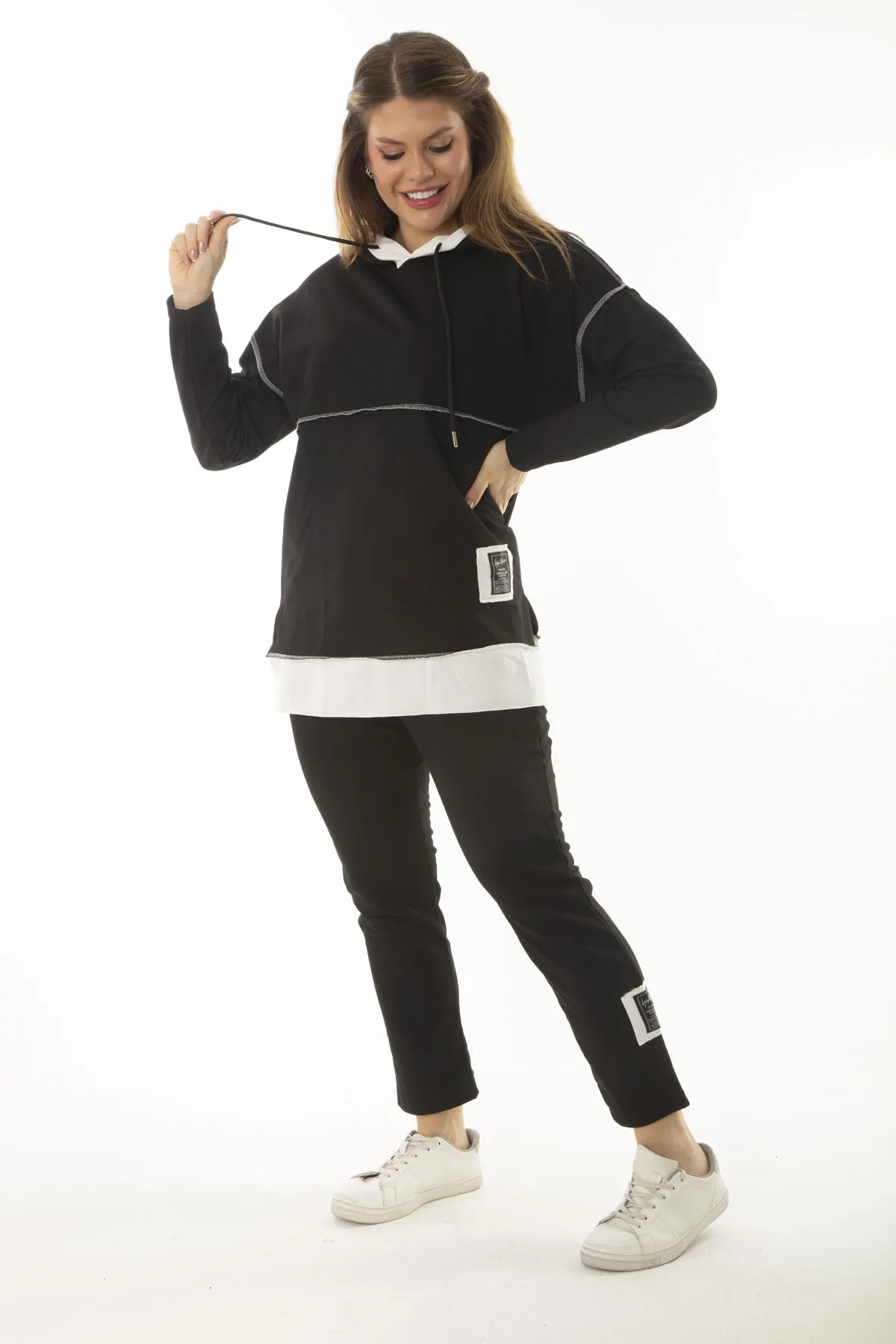 Şans  Großer schwarzer Garni- und Naht-Sweatshirt-Hosen-Doppelanzug für Damen in Schwarz, 65N37006