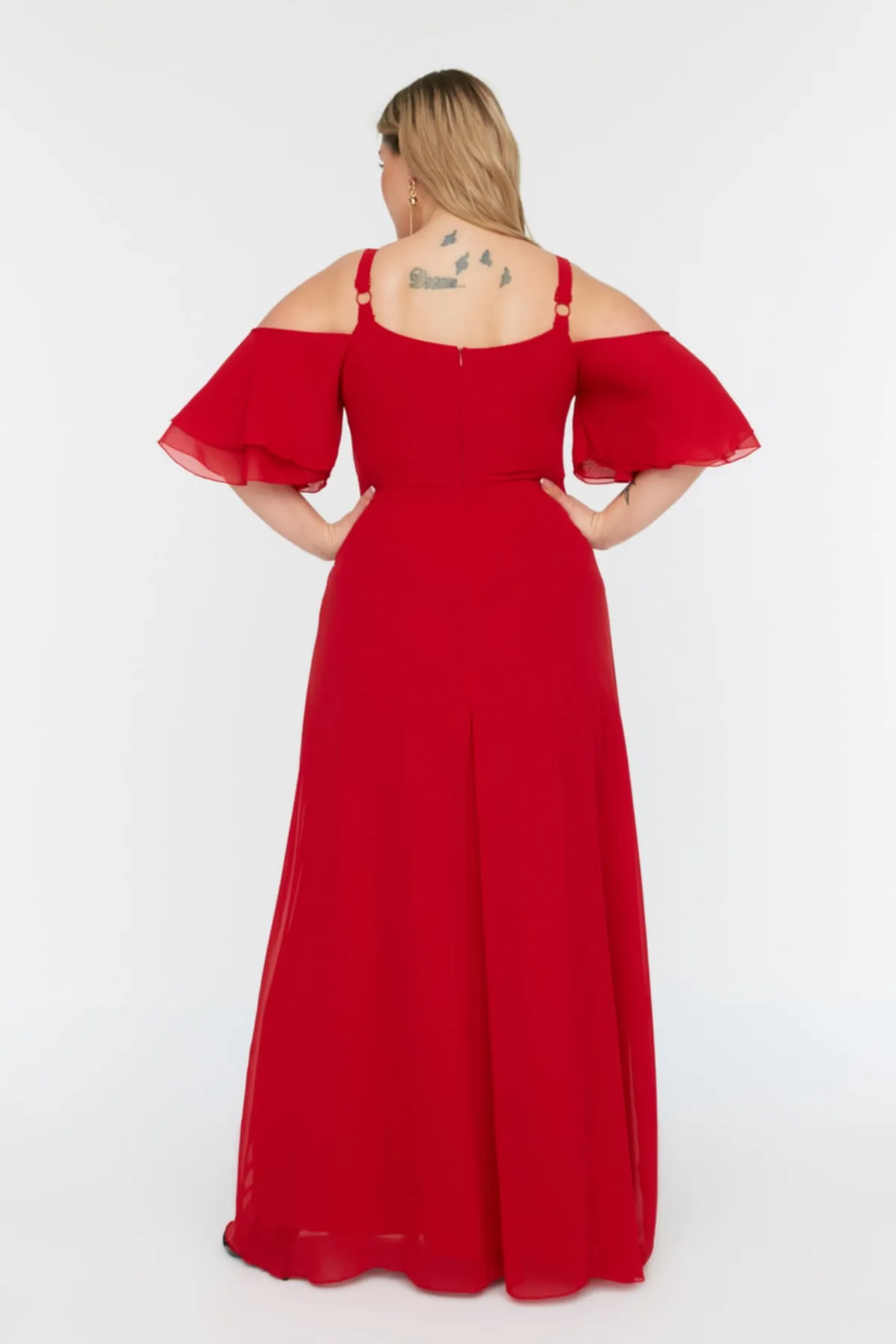 Trendyol Curve  Rotes gewebtes Chiffon-Abendkleid mit zweireihigem Kragen TBBSS22AH0178