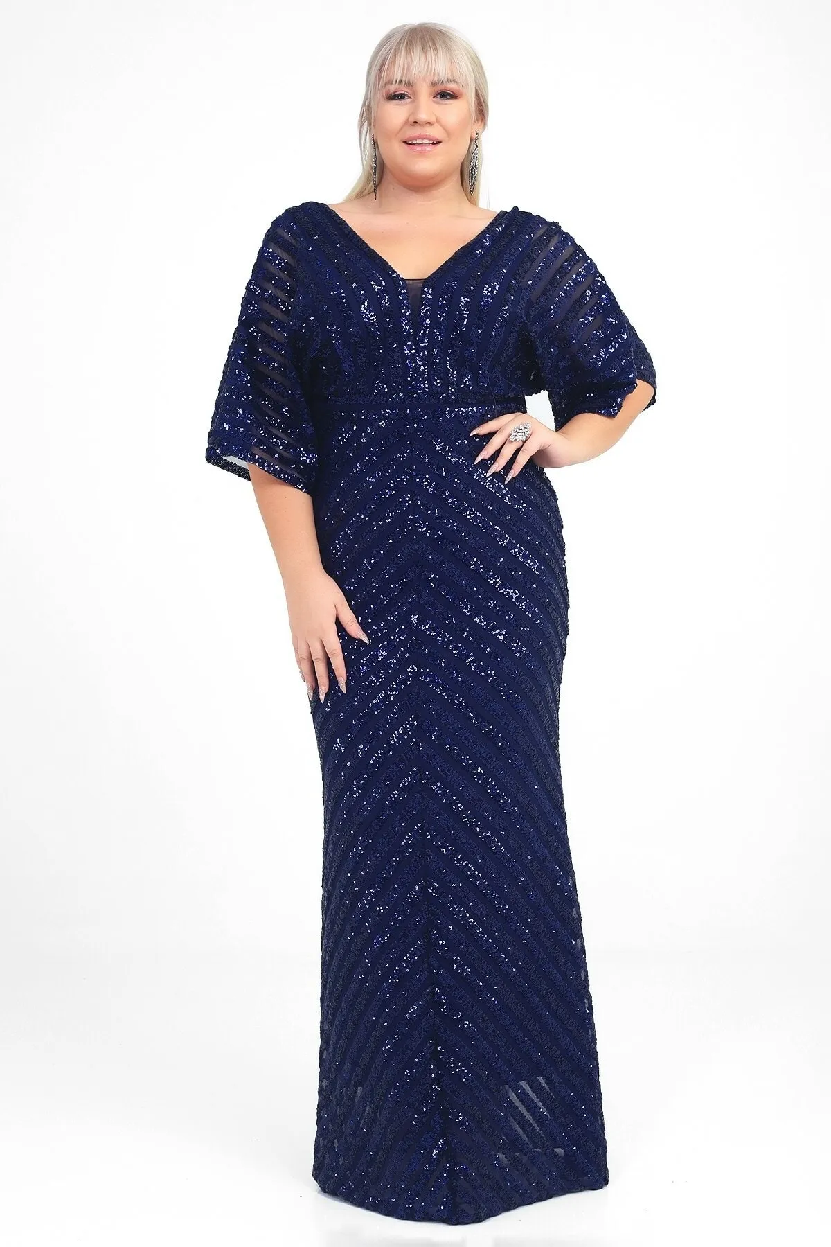 By Saygı  Marineblaues, mit Pailletten gefüttertes, langes Ottoban-Abendkleid in Übergröße für Damen