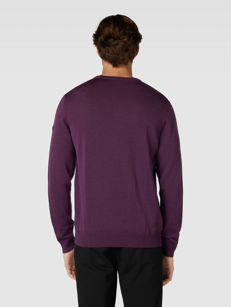 Strickpullover mit Label-Patch in bordeaux rot