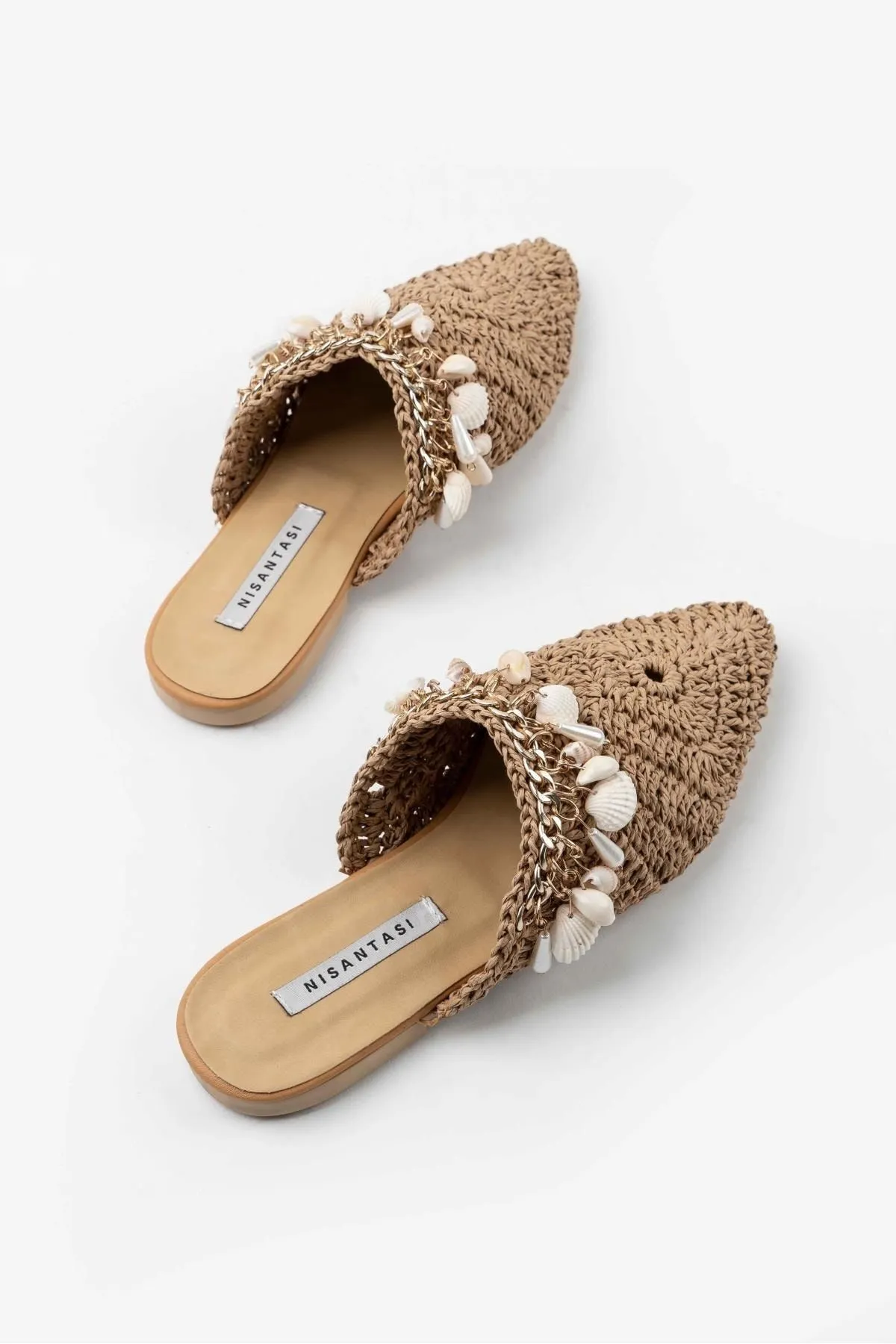 NİŞANTAŞI SHOES  Lisa Tan gestrickte Damenhausschuhe mit Muscheldetails