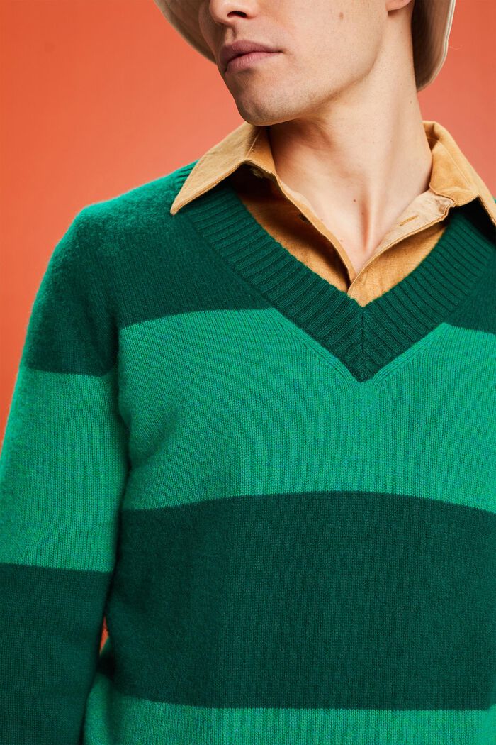 Kaschmirpullover mit Rugbystreifen und V-Ausschnitt