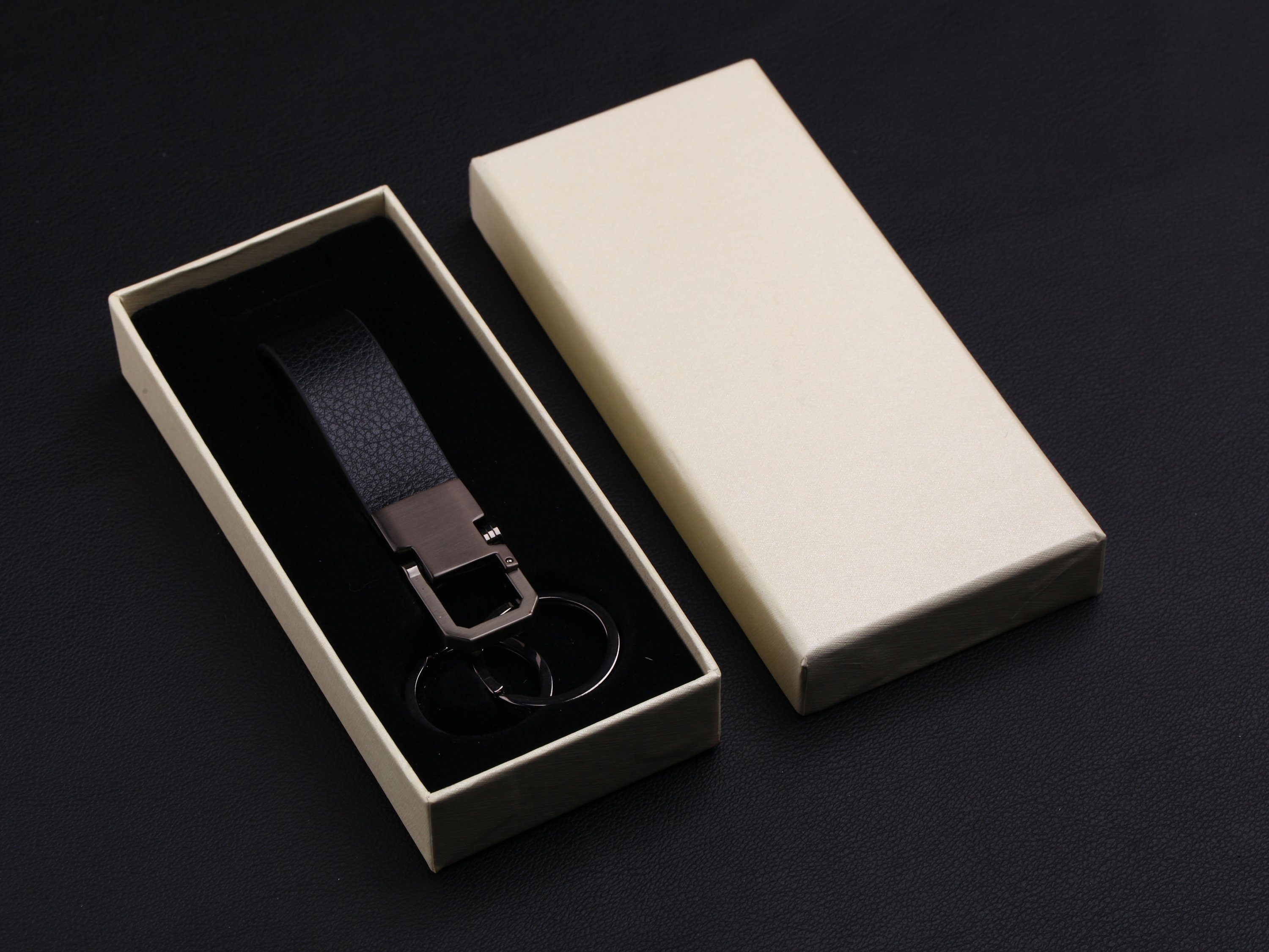 Cerbery Schlüsselanhänger Schlüsselanhänger aus Leder mit Ringen und Geschenkbox - Auto Geschenk Schlüsselband Schlüsselbund Schlüsselhalter Schlüsselring, Kunstleder